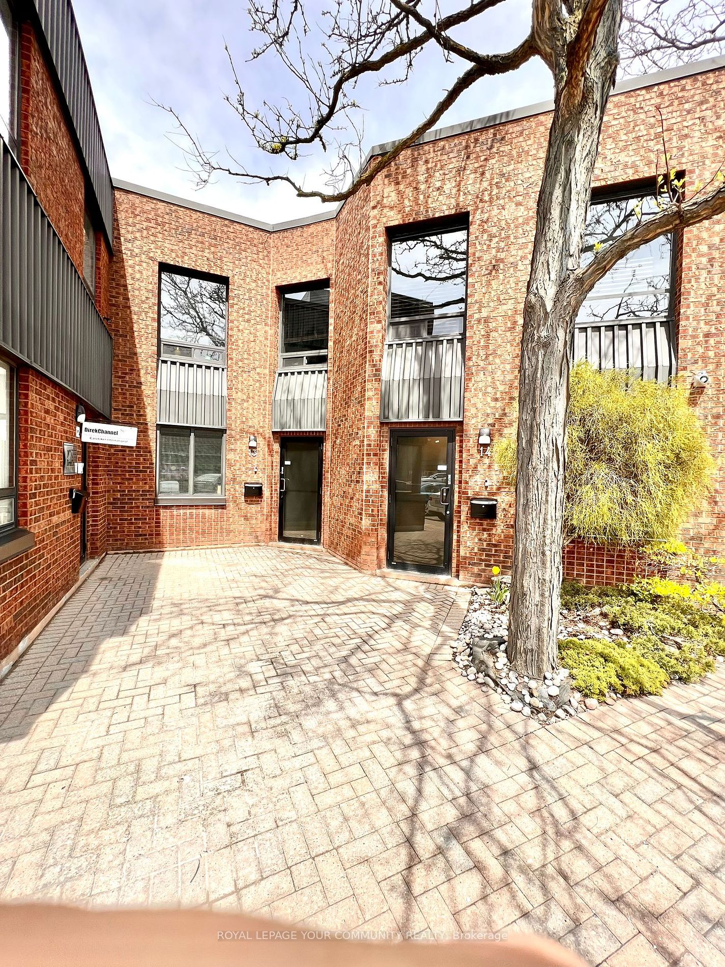 400 Esna Park Dr S Property Photo 1