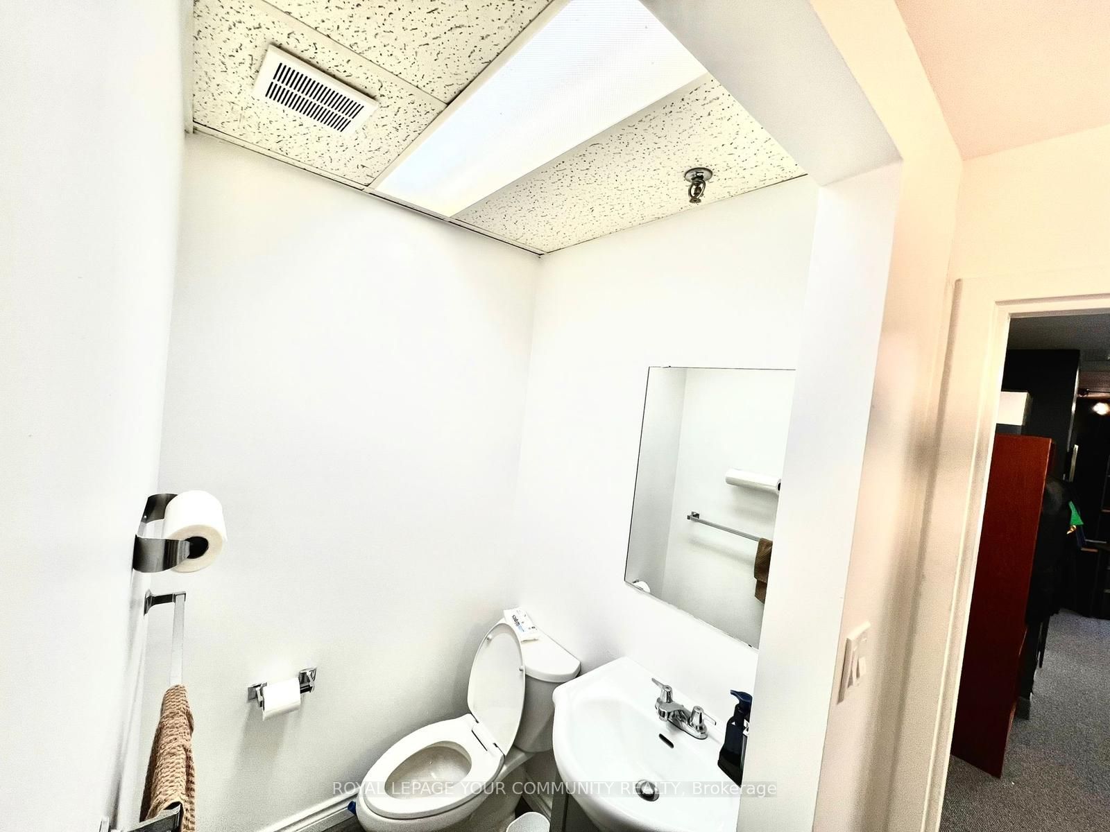 400 Esna Park Dr S Property Photo 7