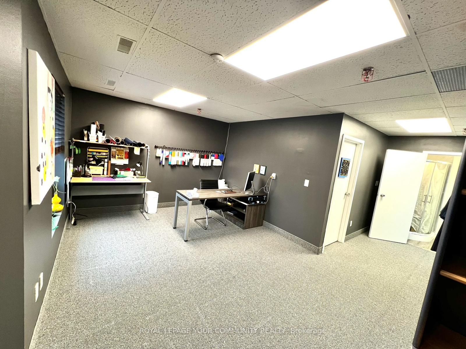 400 Esna Park Dr S Property Photo 8