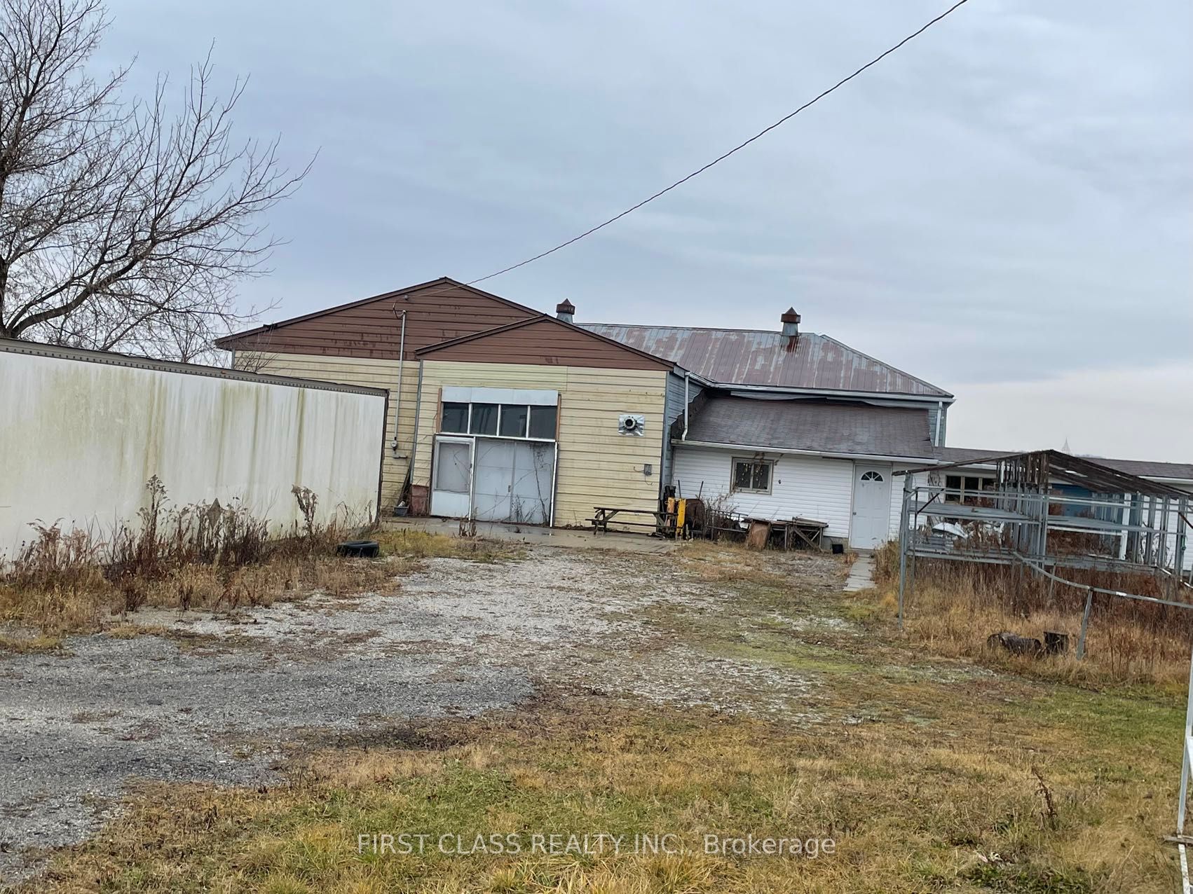 19470 Dufferin St Property Photo 1
