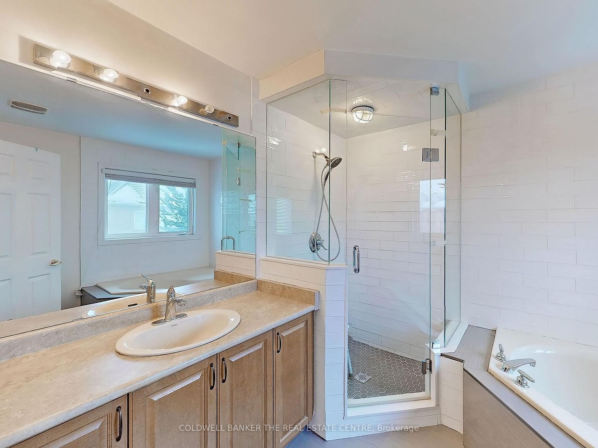 158 Laramie Cres Property Photo 23
