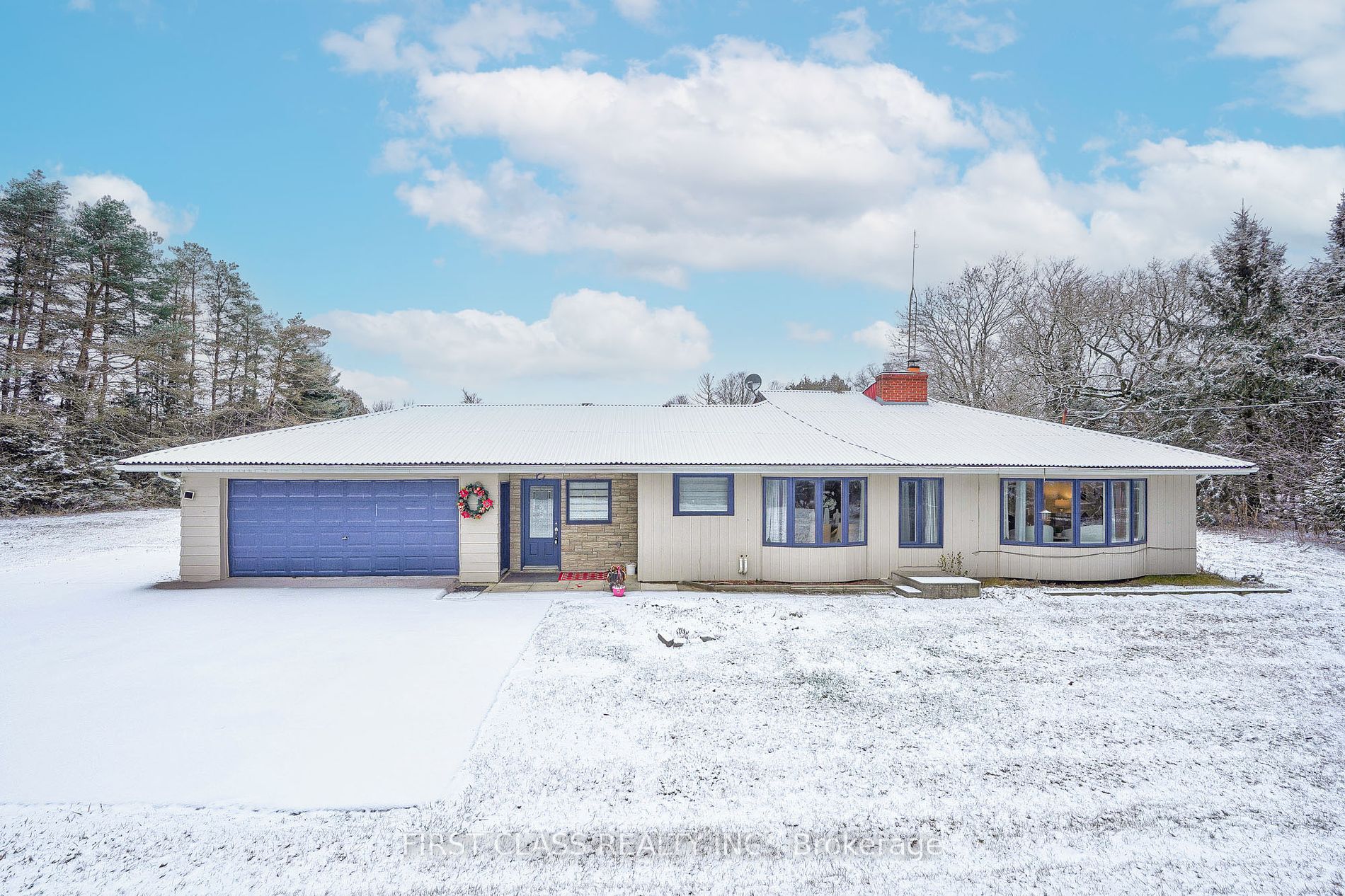 3052 Aurora Rd Property Photo 1
