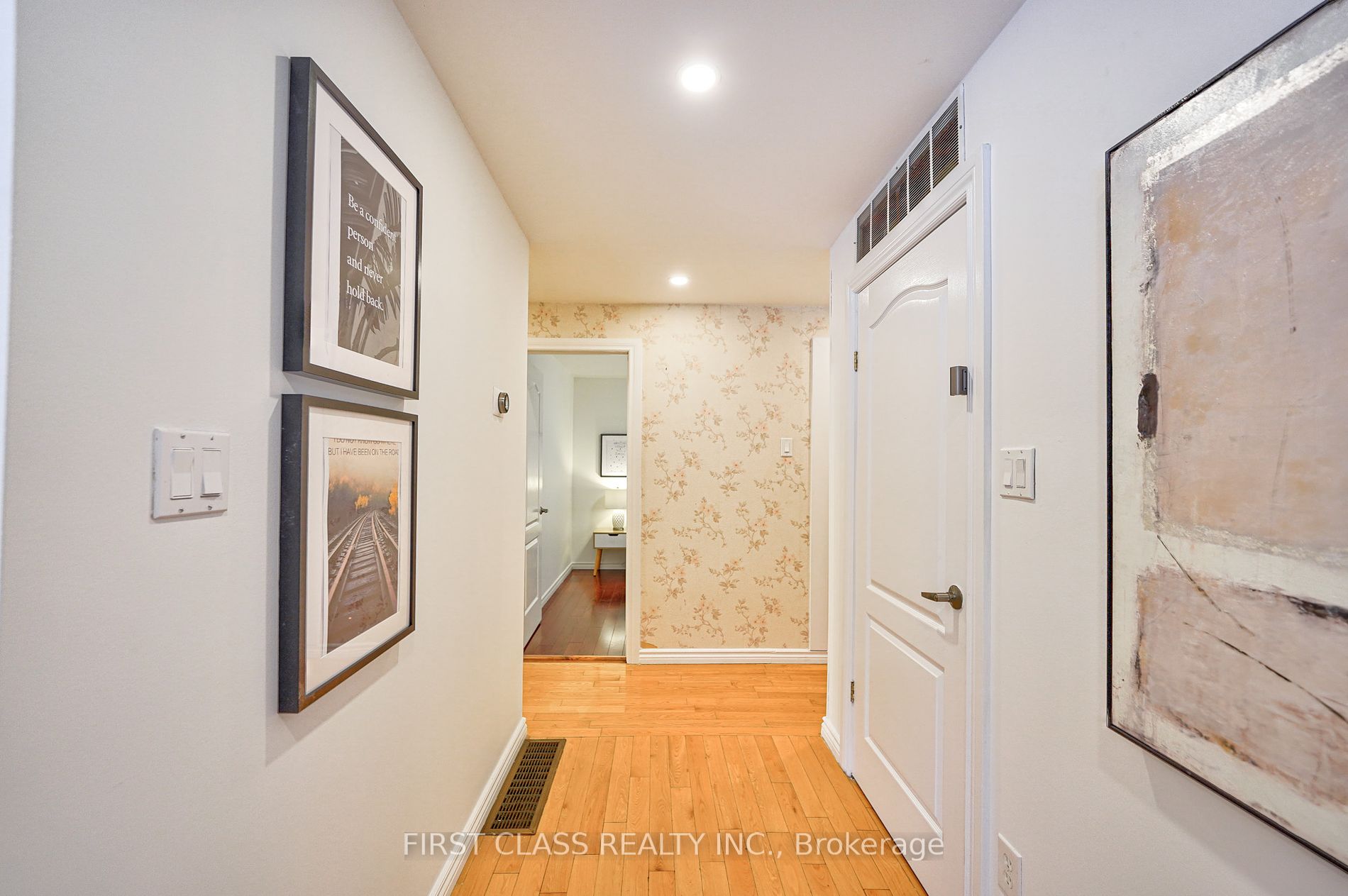 3052 Aurora Rd Property Photo 18