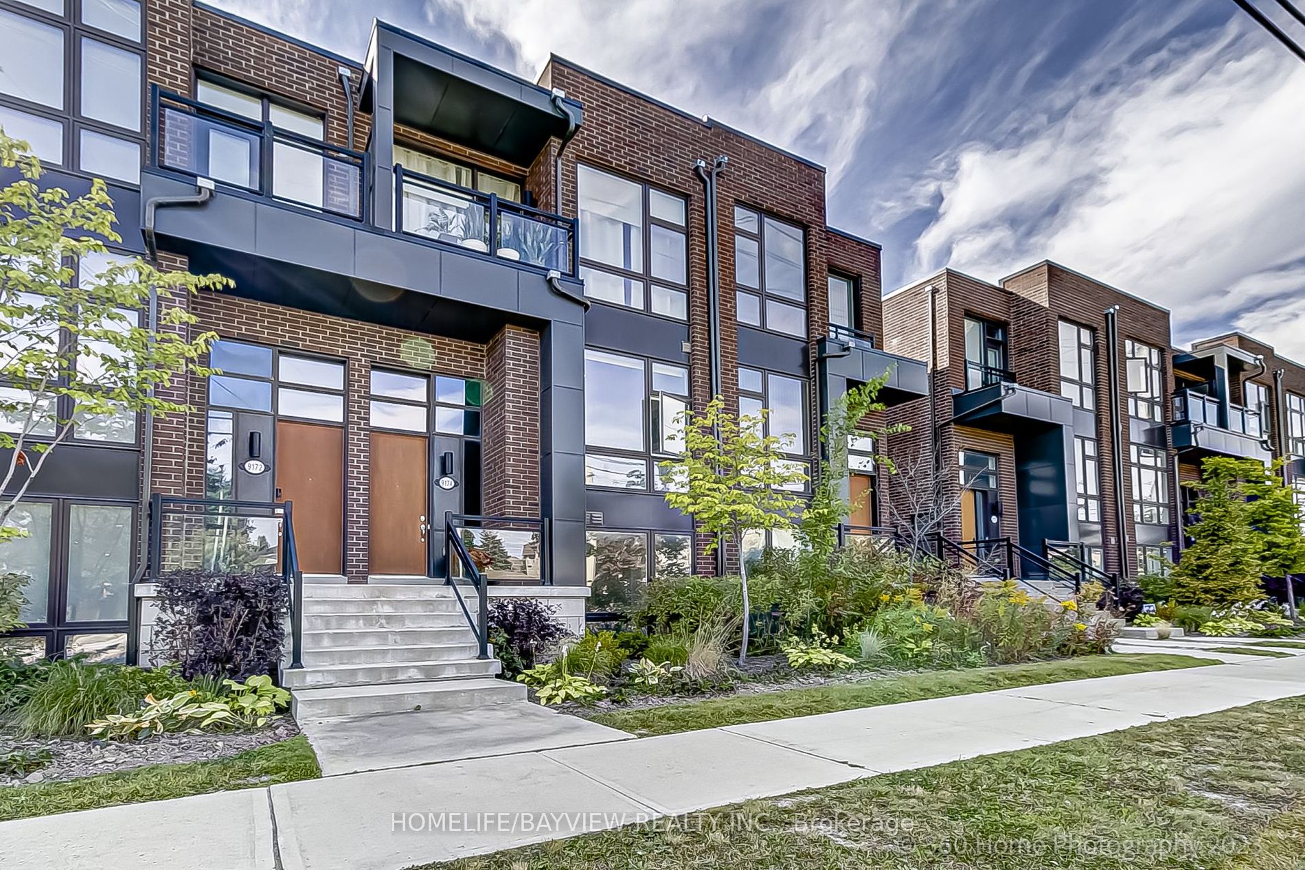 9174 Bathurst St Property Photo 1