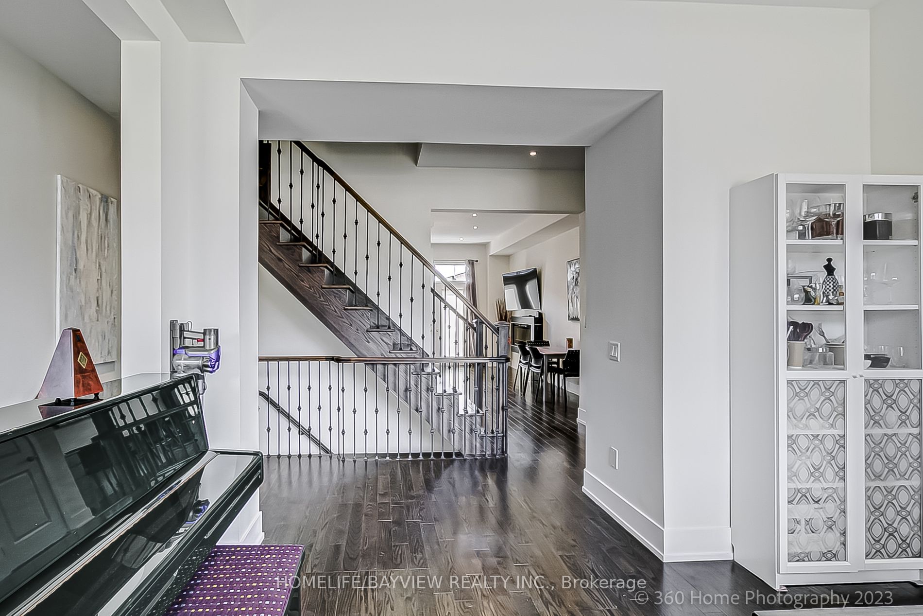 9174 Bathurst St Property Photo 4