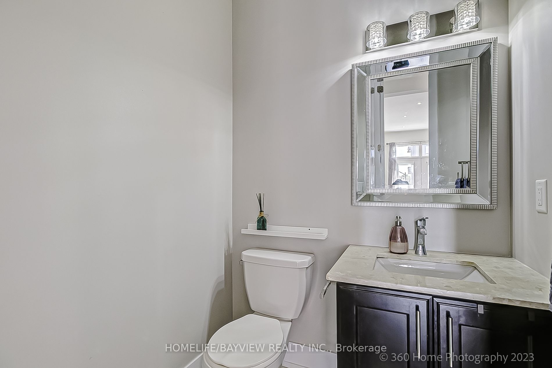 9174 Bathurst St Property Photo 10