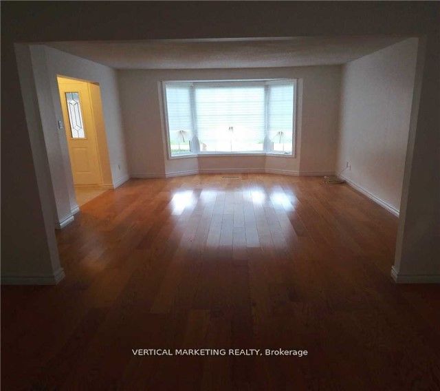 68 Burwell Cres Property Photo 5