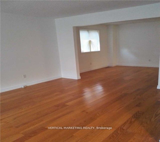 68 Burwell Cres Property Photo 11