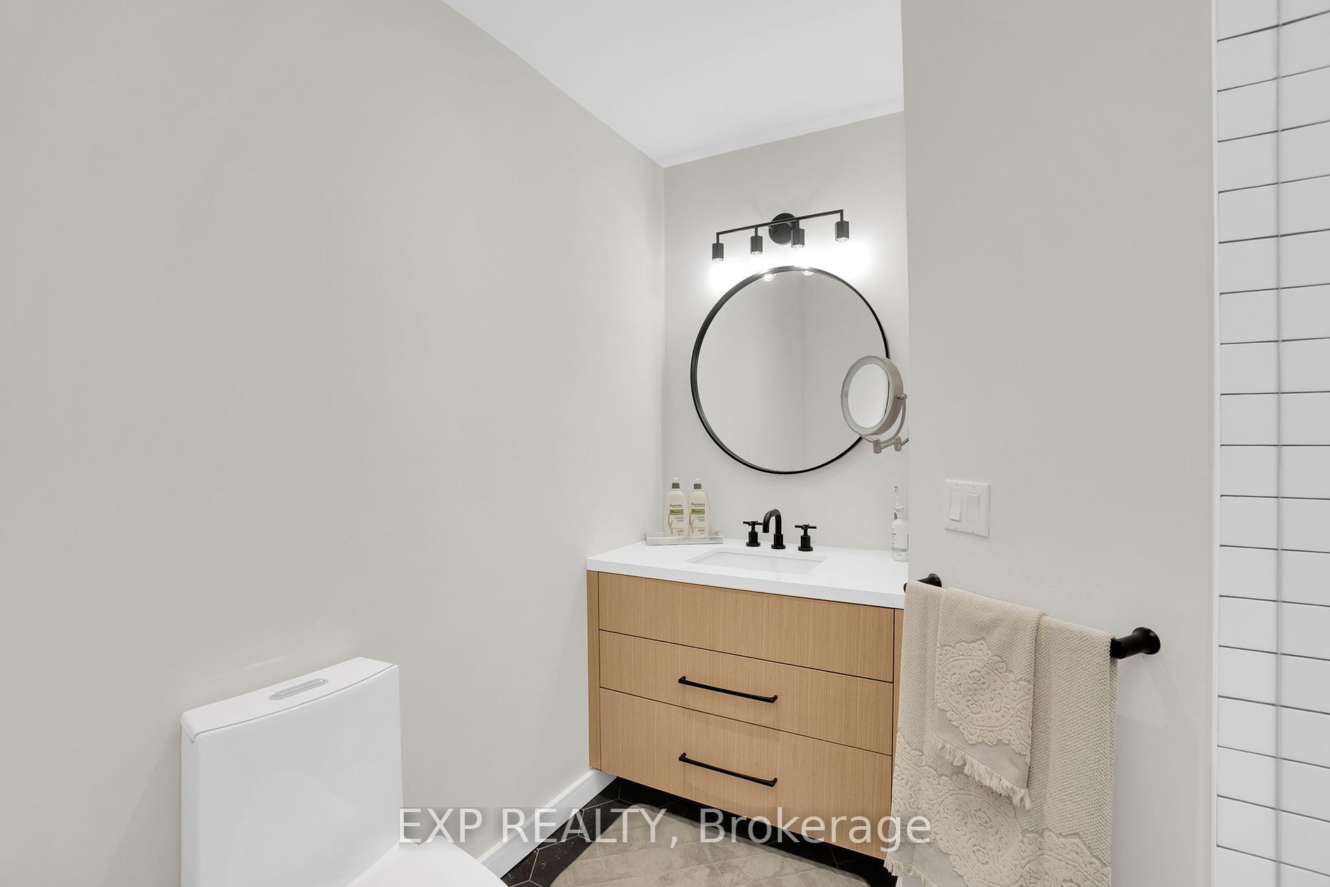 8201 Islington Ave 28 Property Photo 21