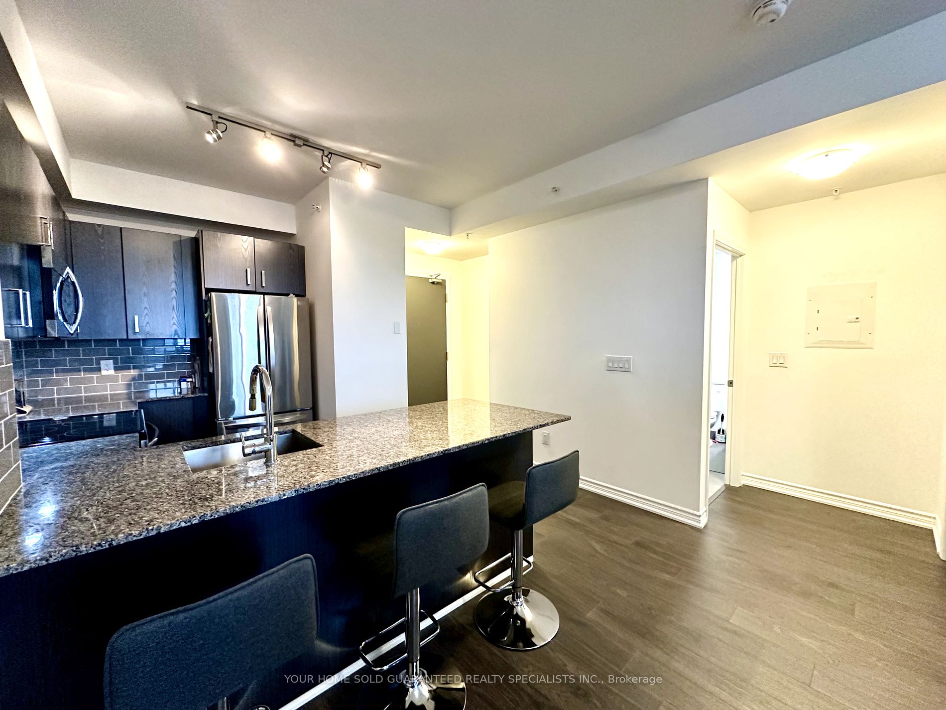 11611 Yonge St 10 Property Photo 4