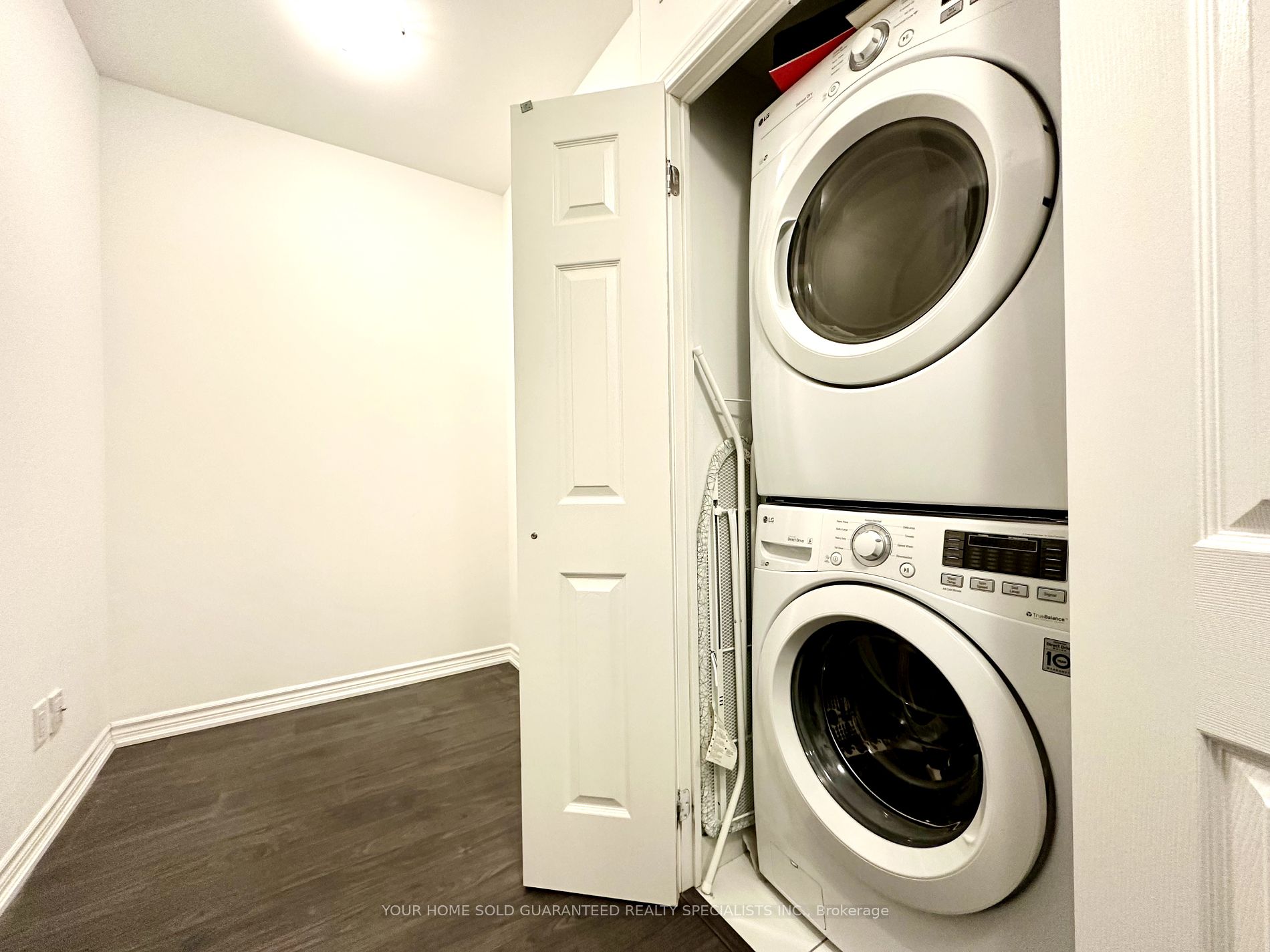 11611 Yonge St 10 Property Photo 7