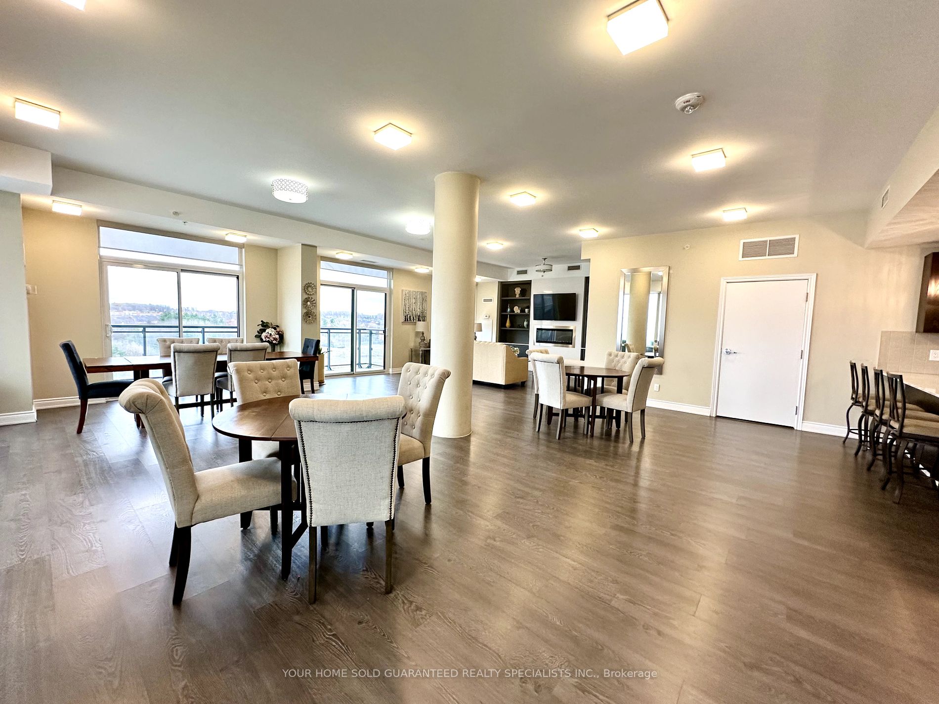11611 Yonge St 10 Property Photo 16