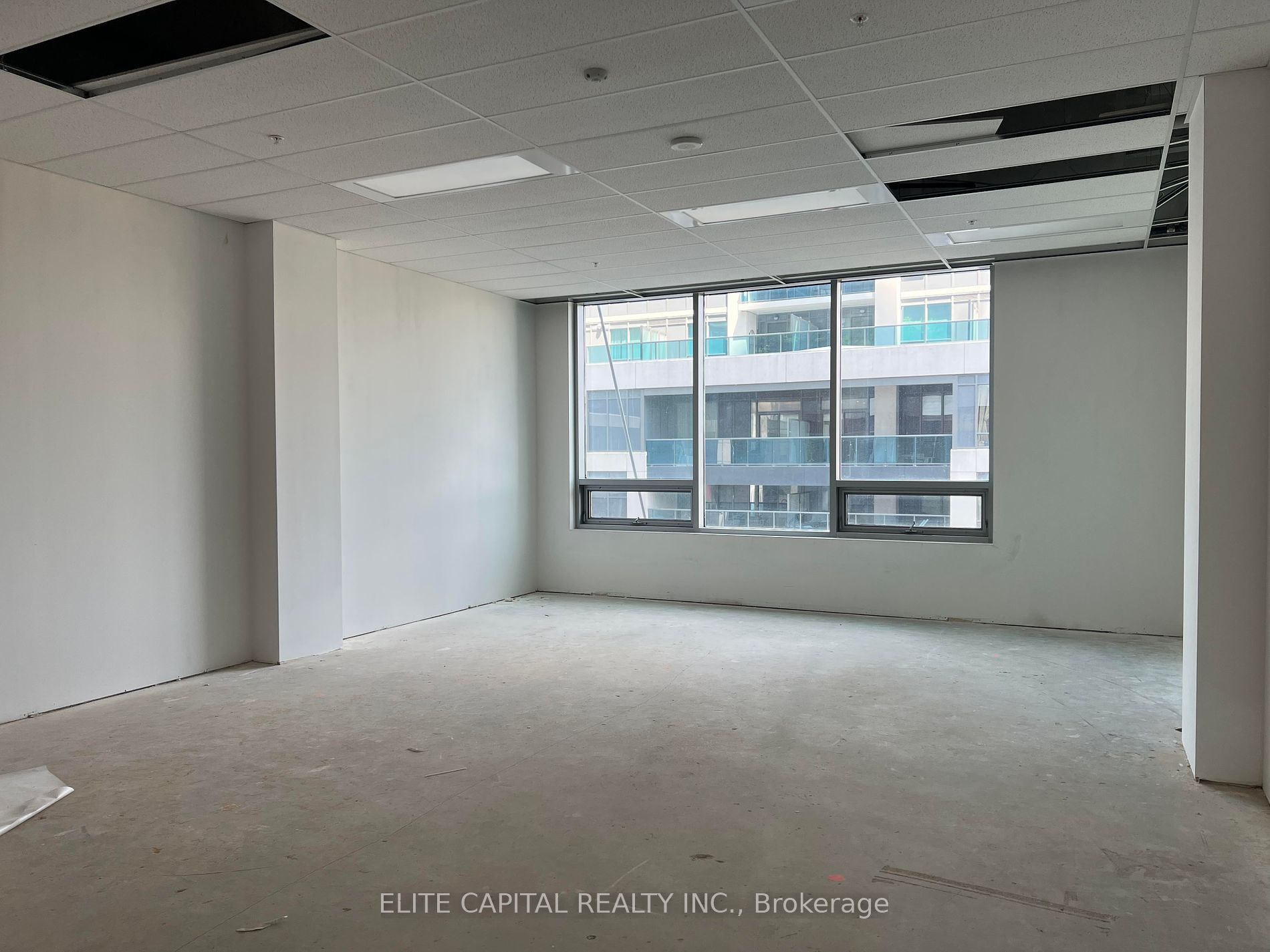7163 Yonge St Property Photo 2