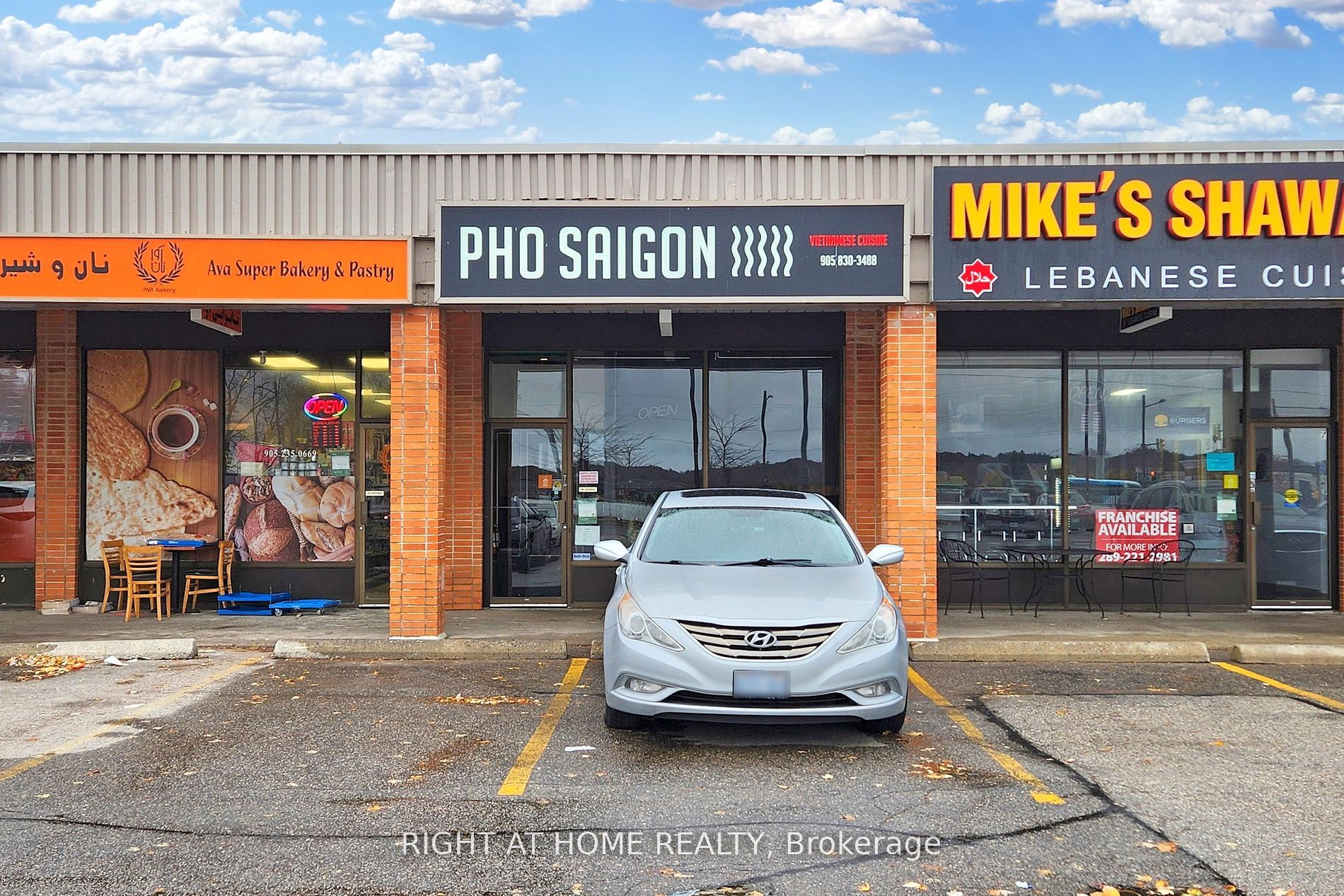 16925 Yonge St Property Photo