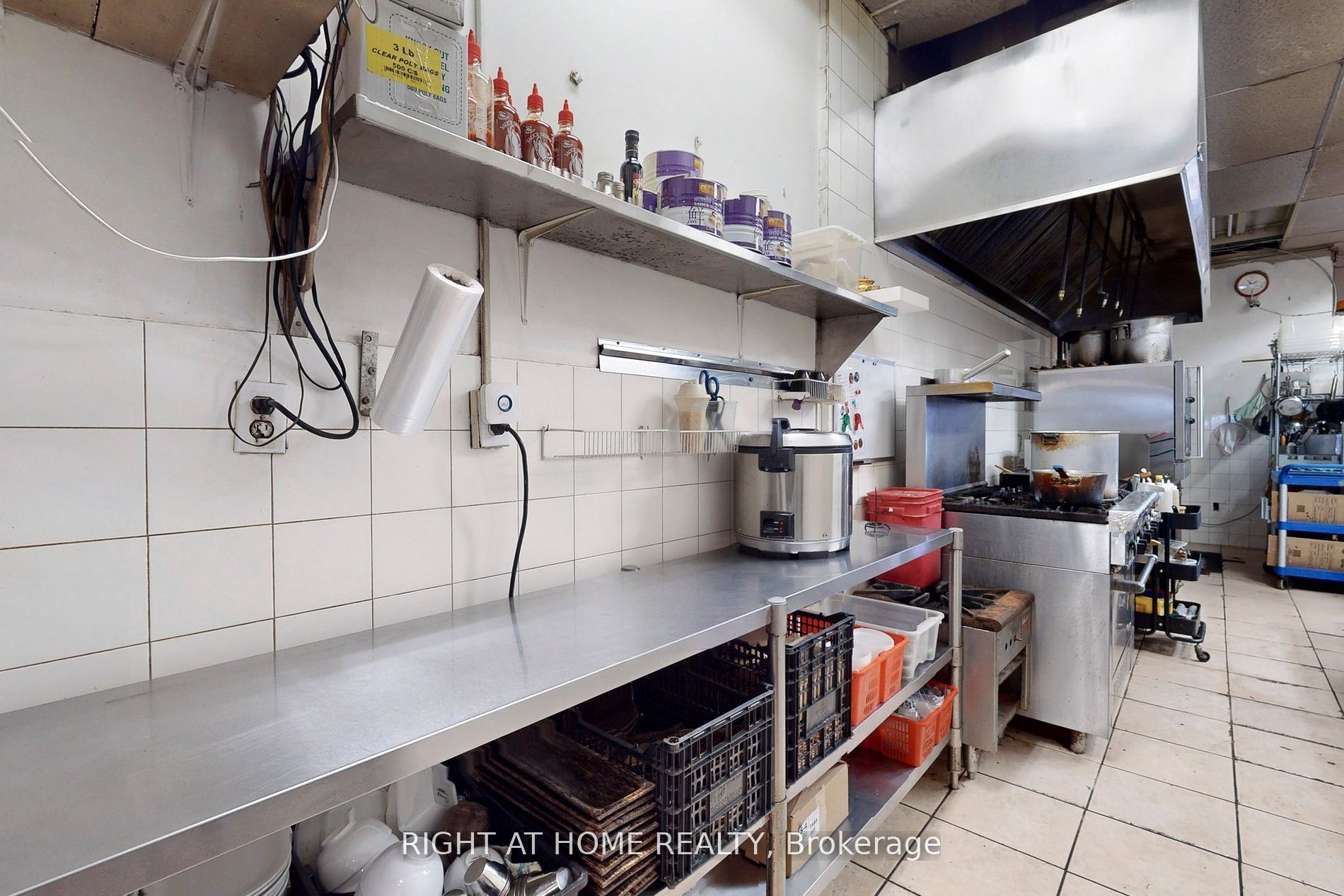 16925 Yonge St Property Photo 9