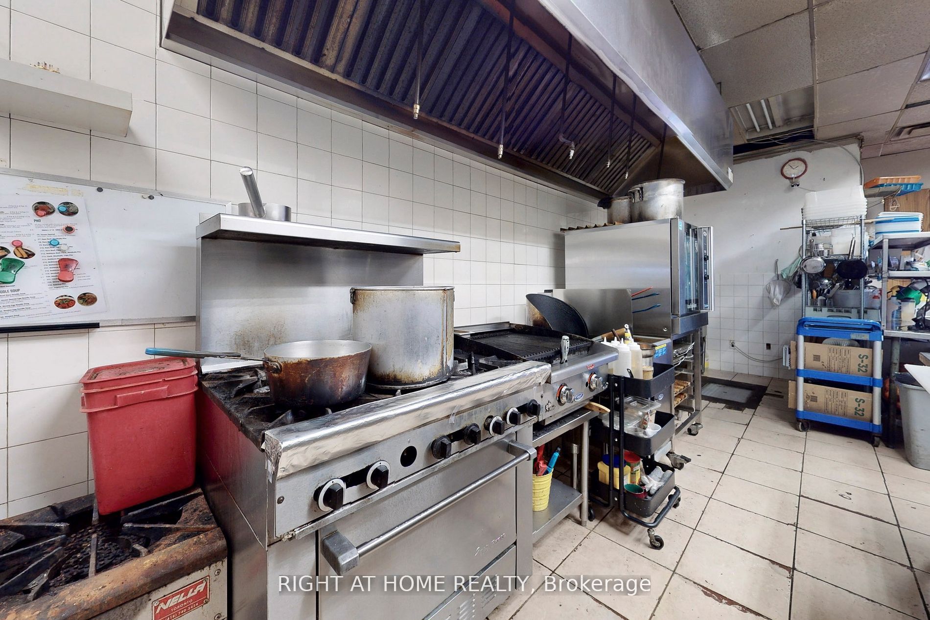 16925 Yonge St Property Photo 10