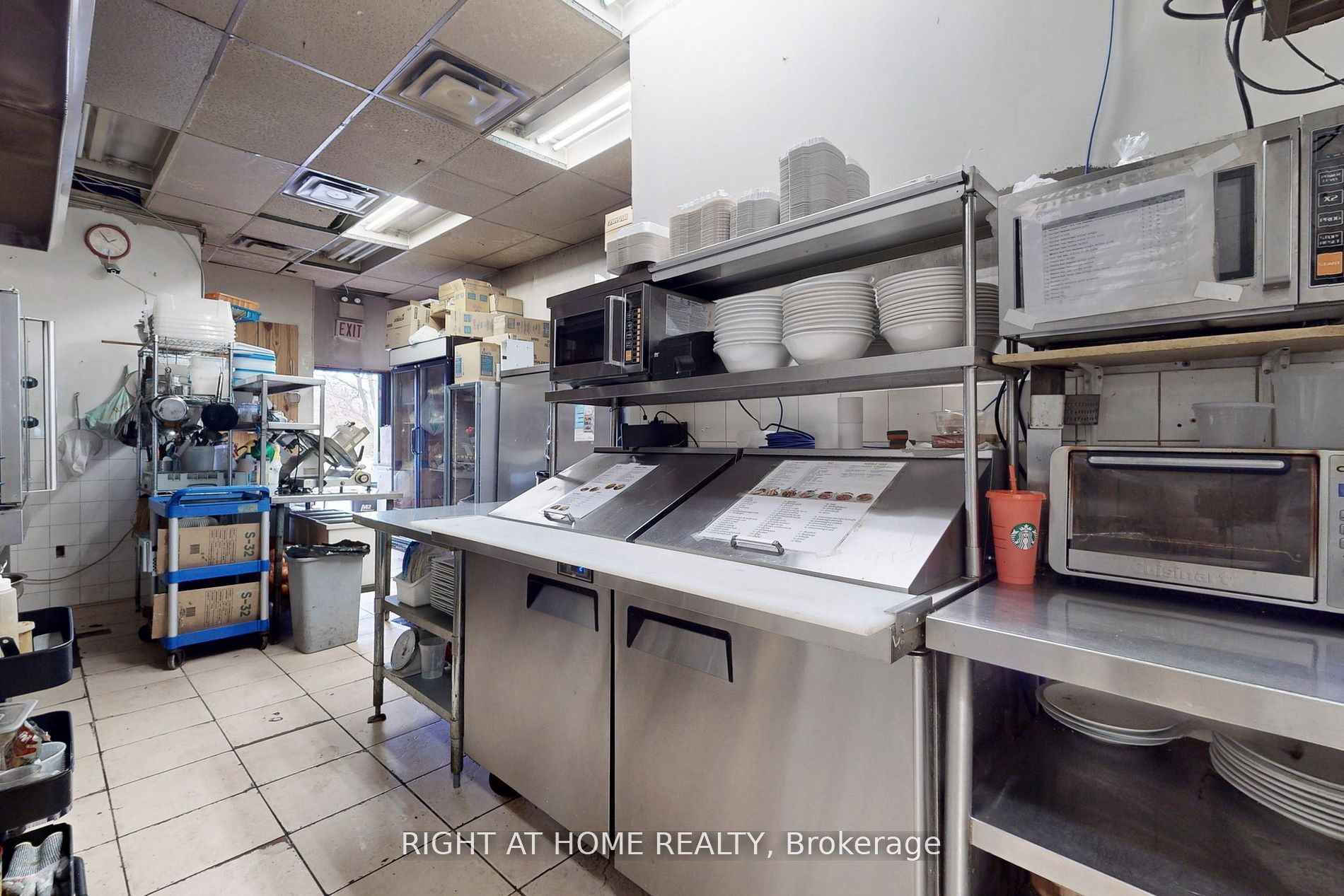 16925 Yonge St Property Photo 11