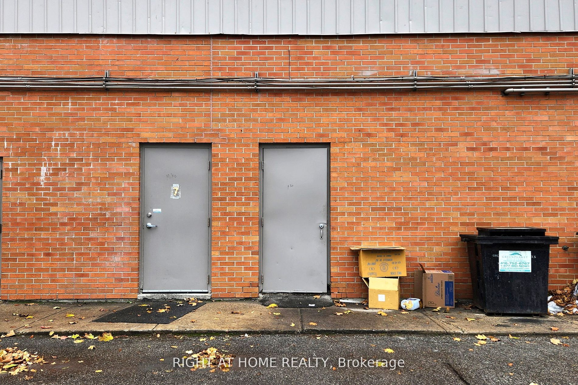 16925 Yonge St Property Photo 13