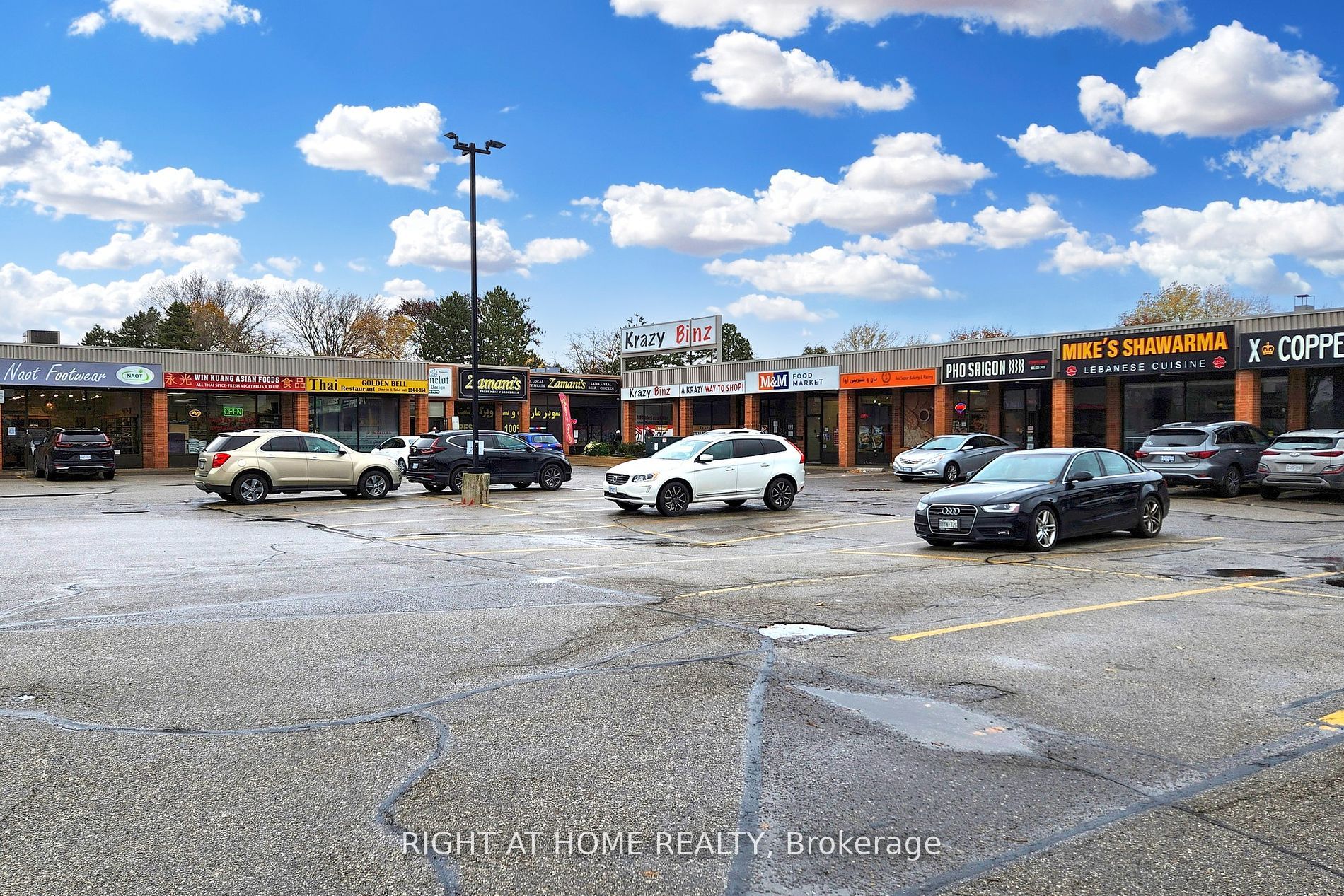 16925 Yonge St Property Photo 16