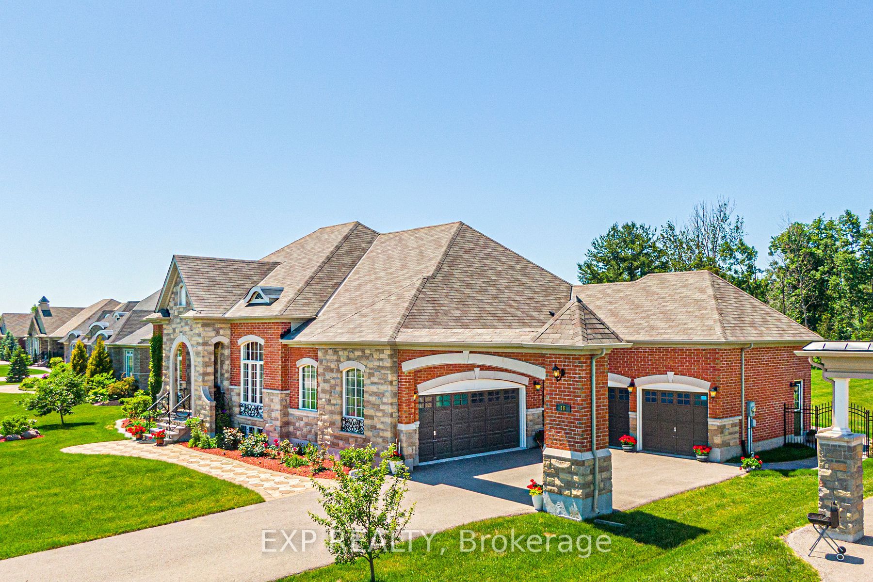 18 Wolford Crt Property Photo 4