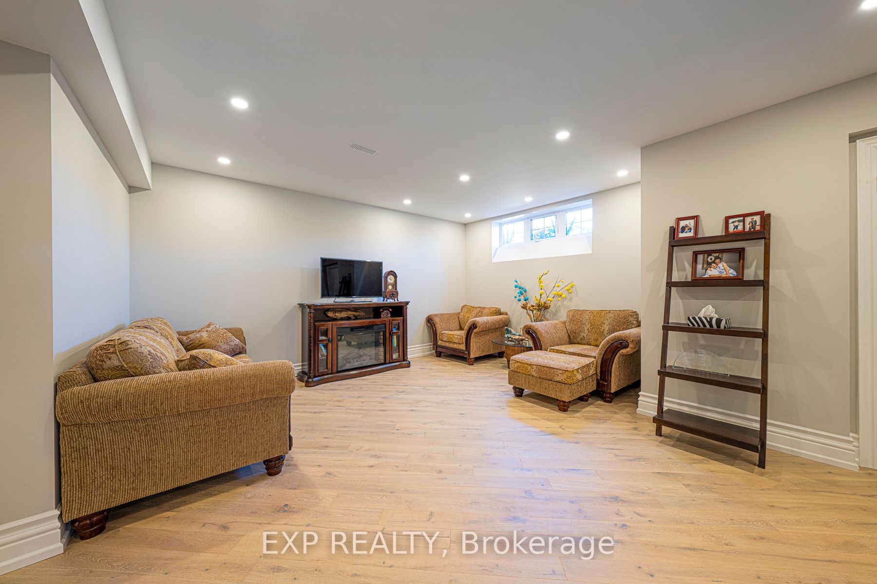 18 Wolford Crt Property Photo 26