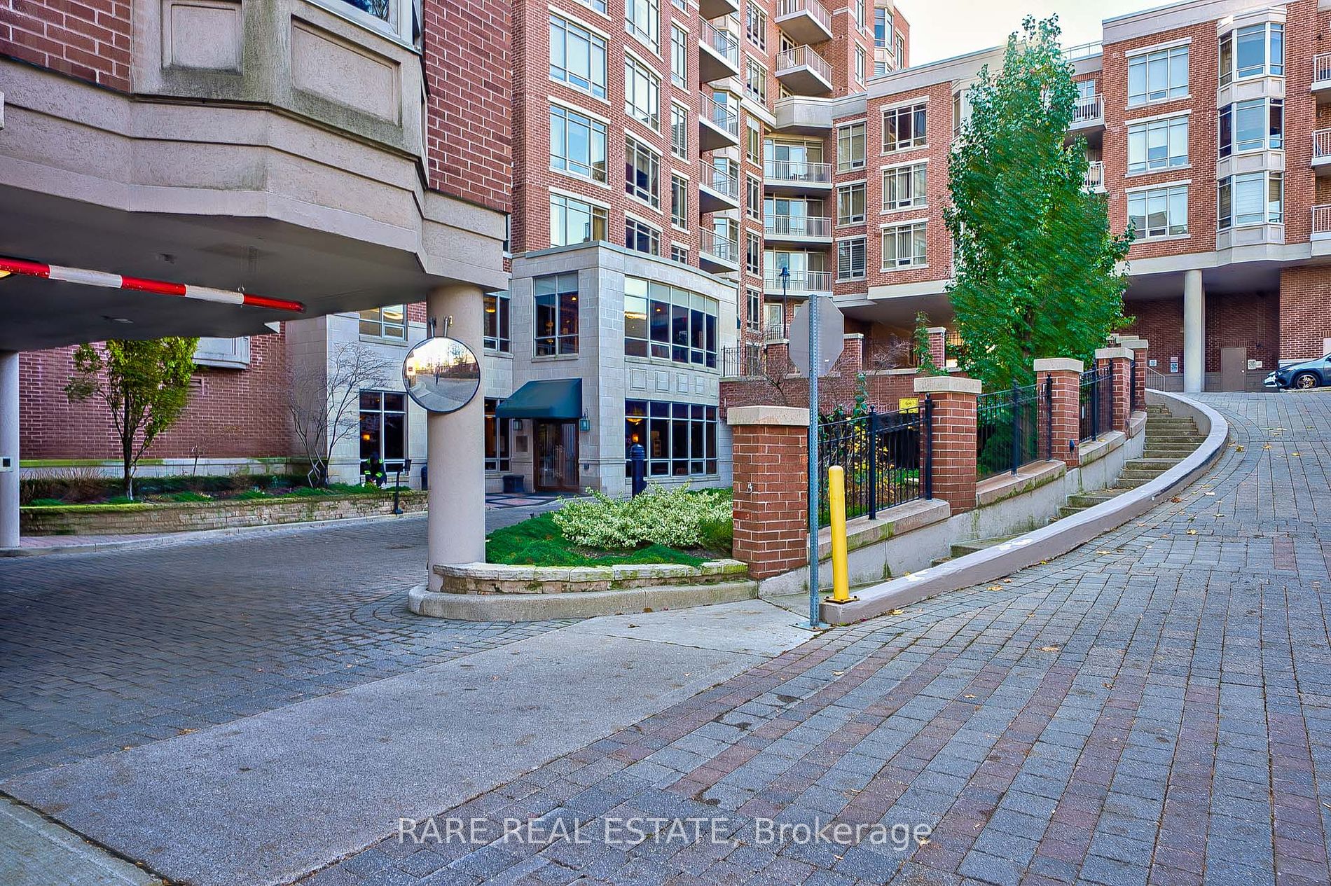 10101 Yonge St 19 Property Photo 3