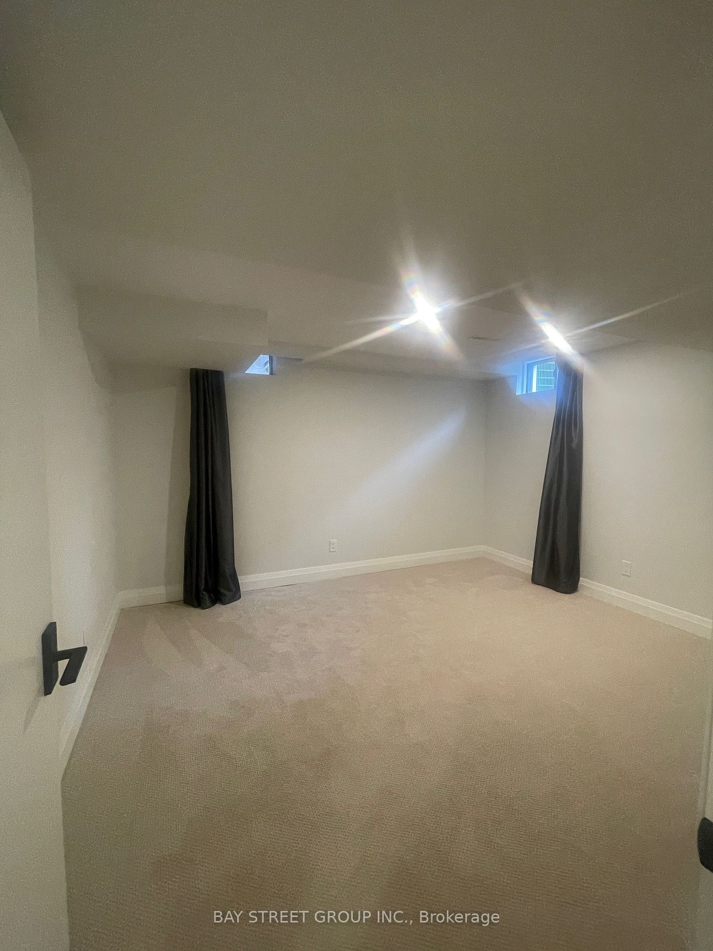 8 Trafalgar Sq Property Photo 8