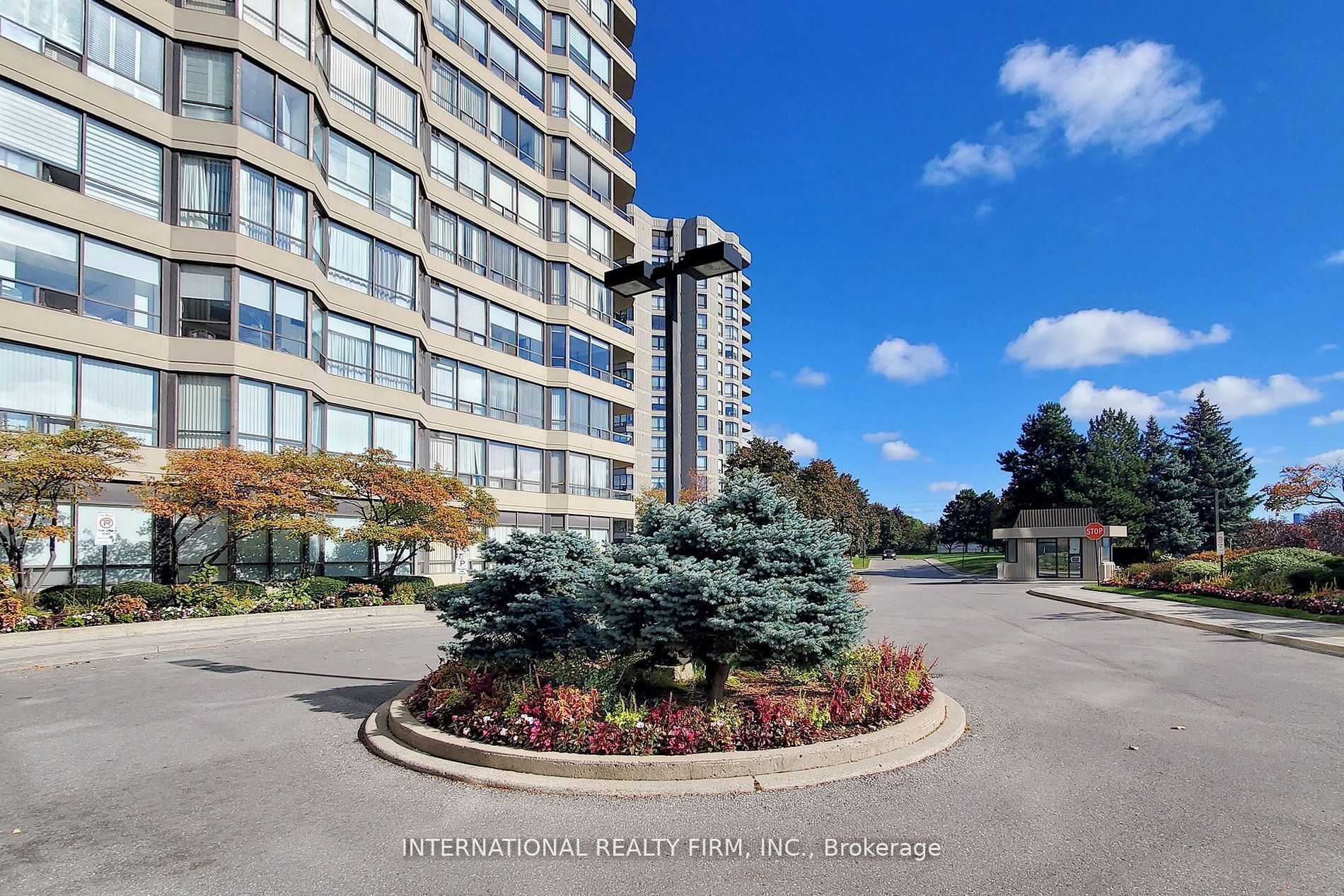 7420 Bathurst St 501 Property Photo 2