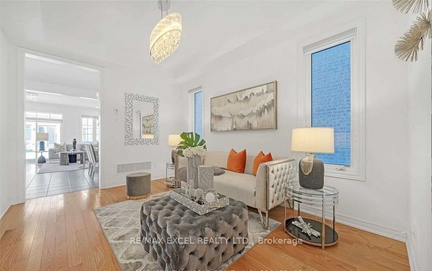 8 Orbit Ave Property Photo 2