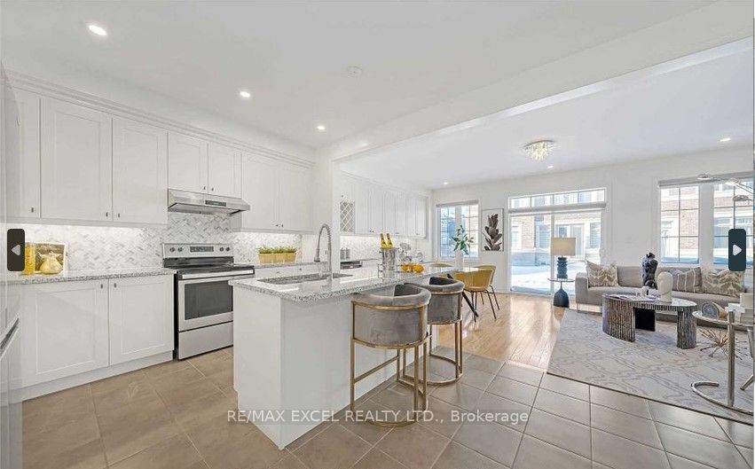 8 Orbit Ave Property Photo 3