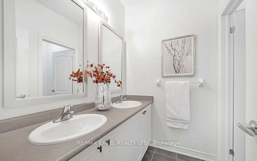 8 Orbit Ave Property Photo 11