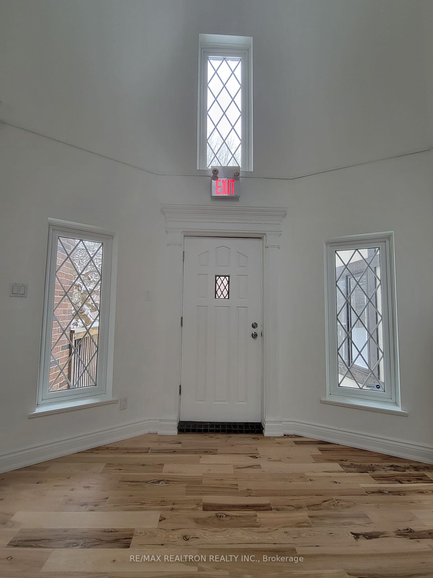 16003 Yonge St Property Photo 15