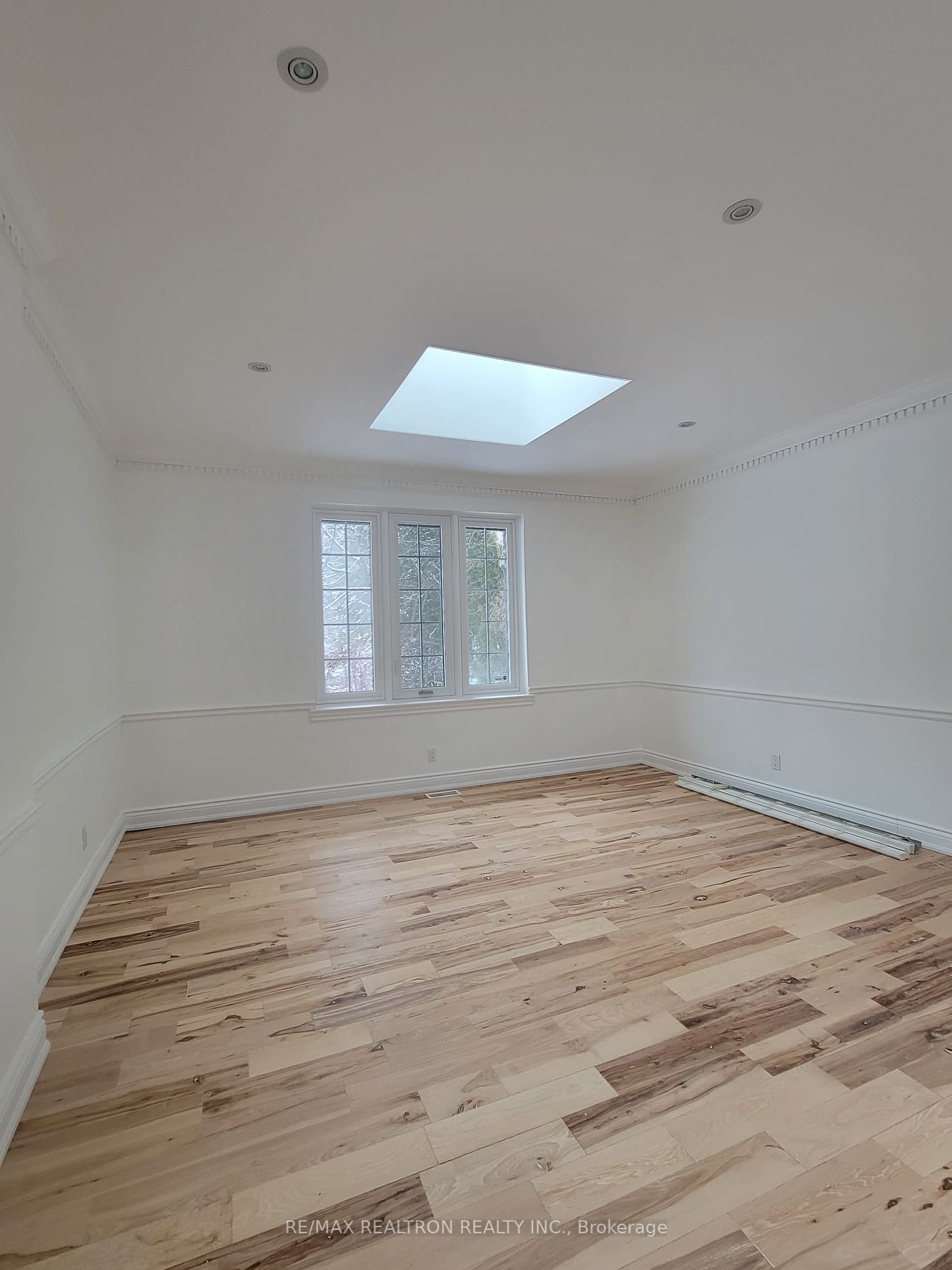 16003 Yonge St Property Photo 16