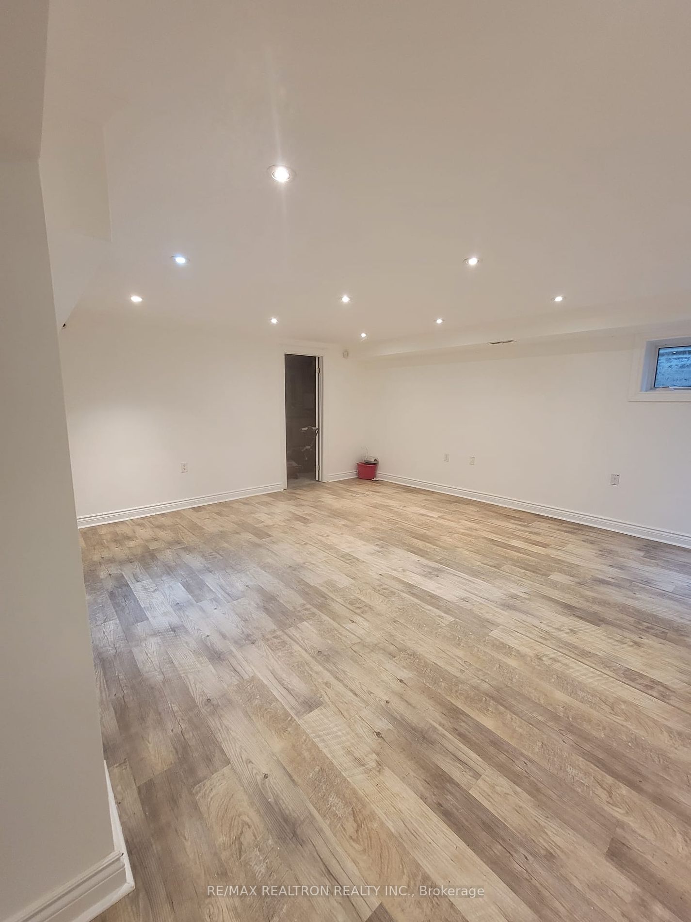 16003 Yonge St Property Photo 22