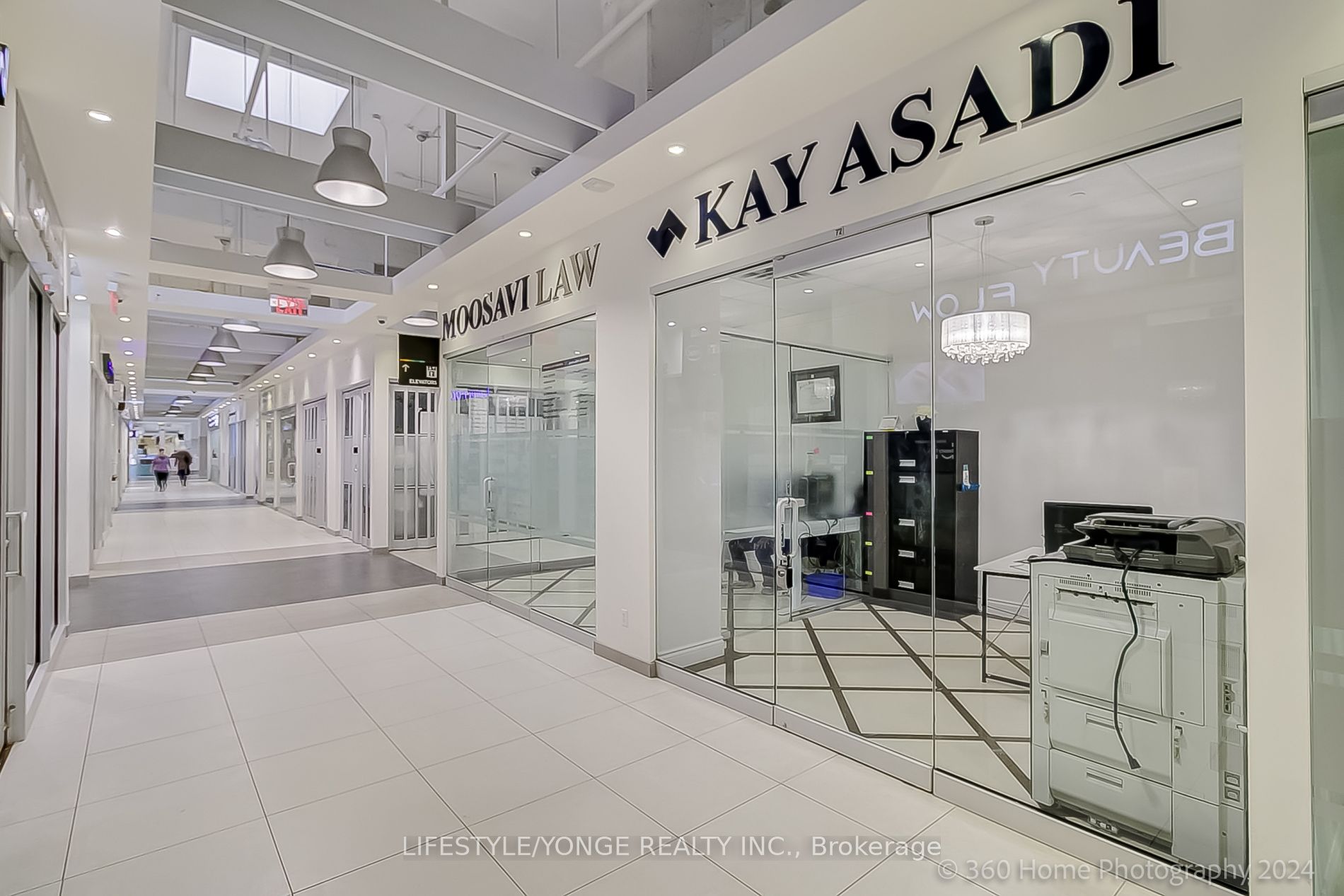 7181 Yonge St W Property Photo 1