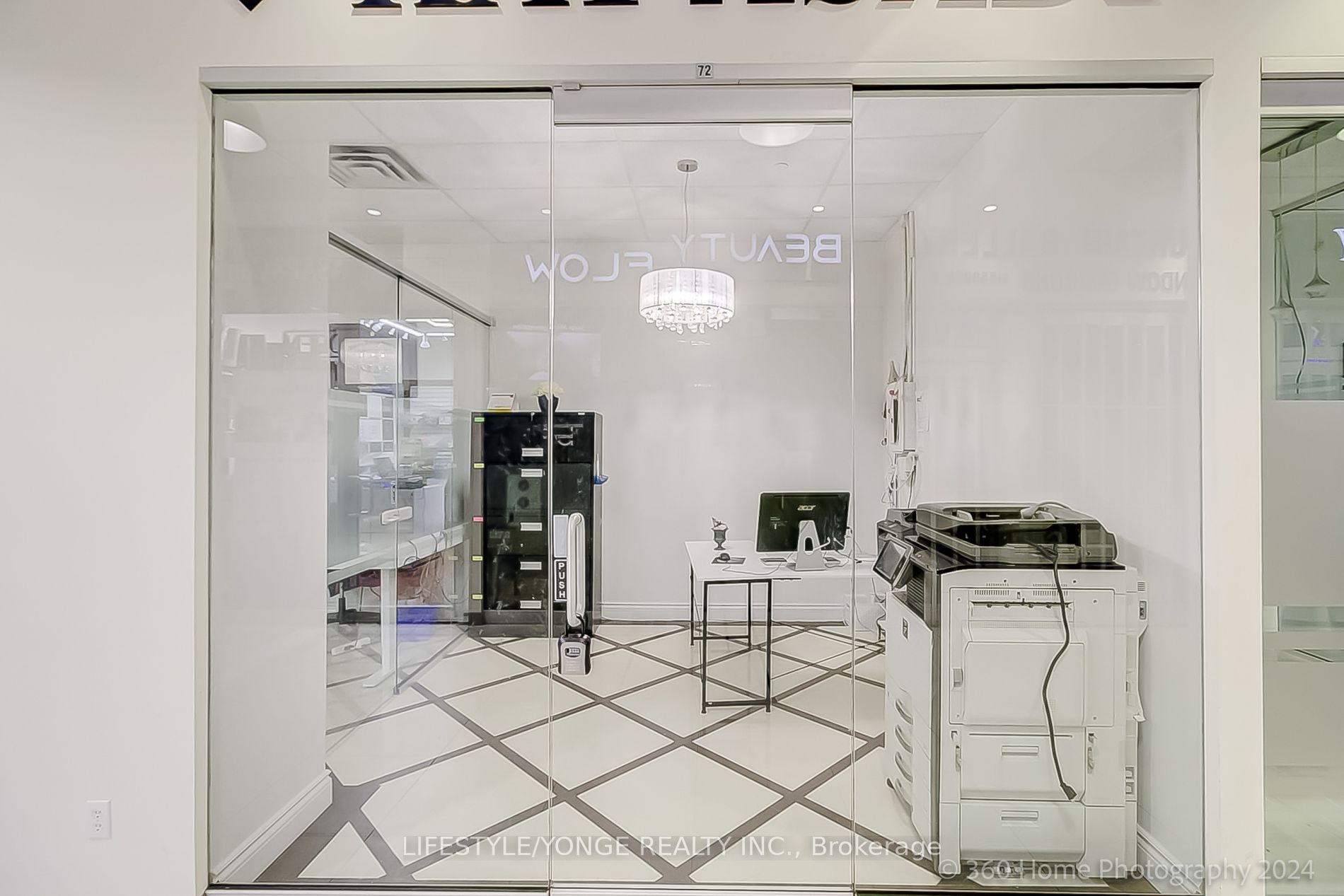 7181 Yonge St W Property Photo 6