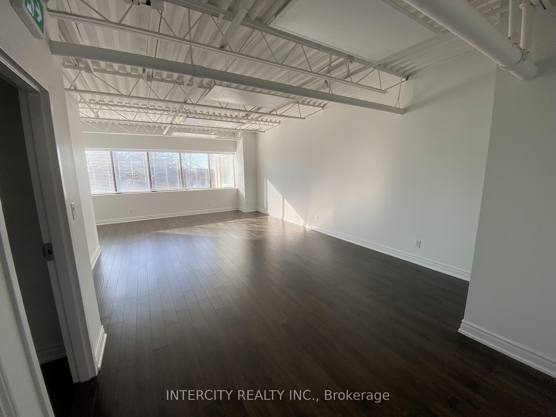 665 Millway Ave Property Photo 2