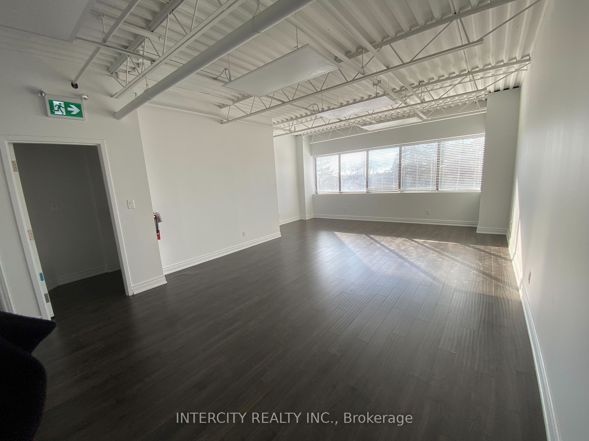 665 Millway Ave Property Photo 4