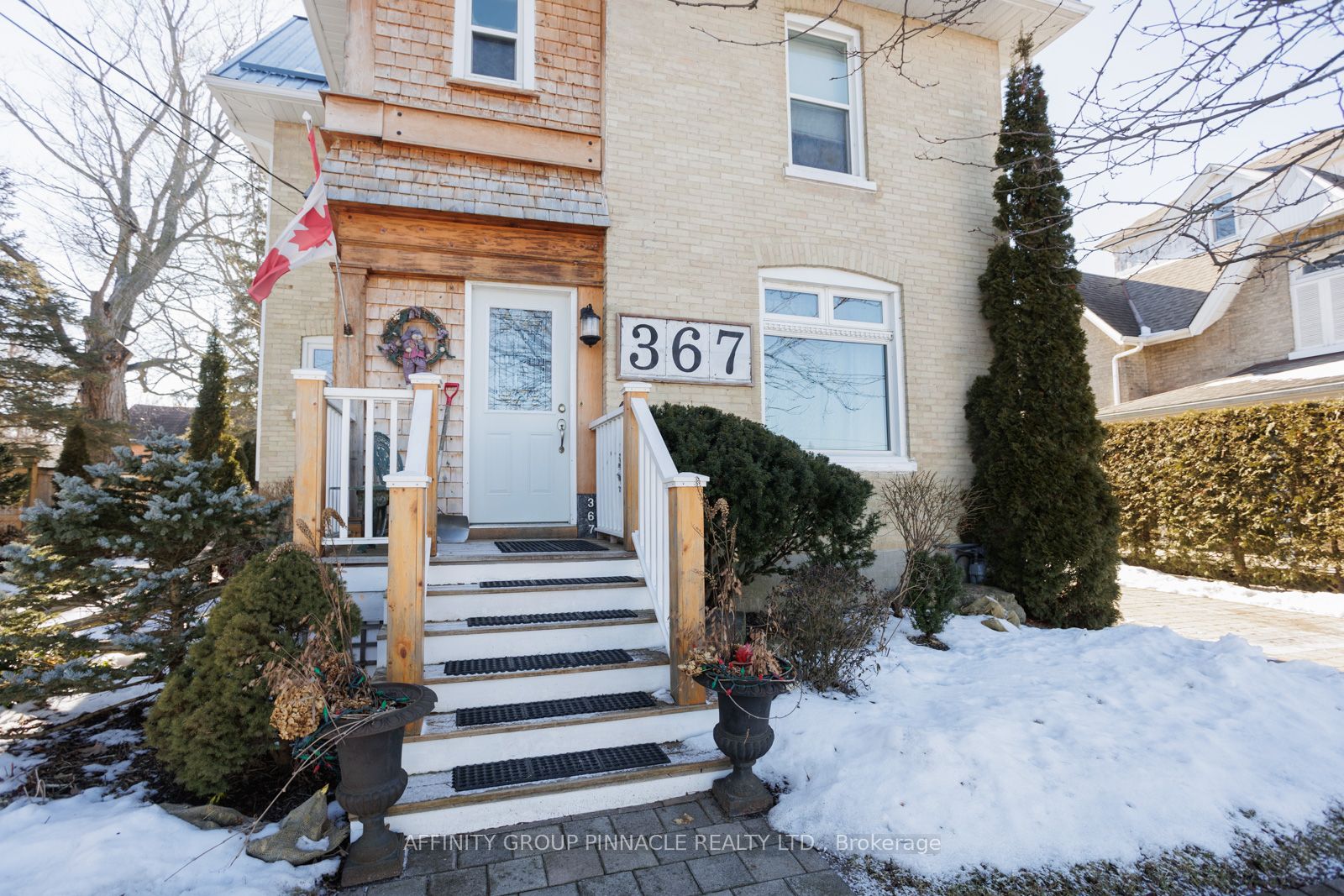 367 Bay St Property Photo 5