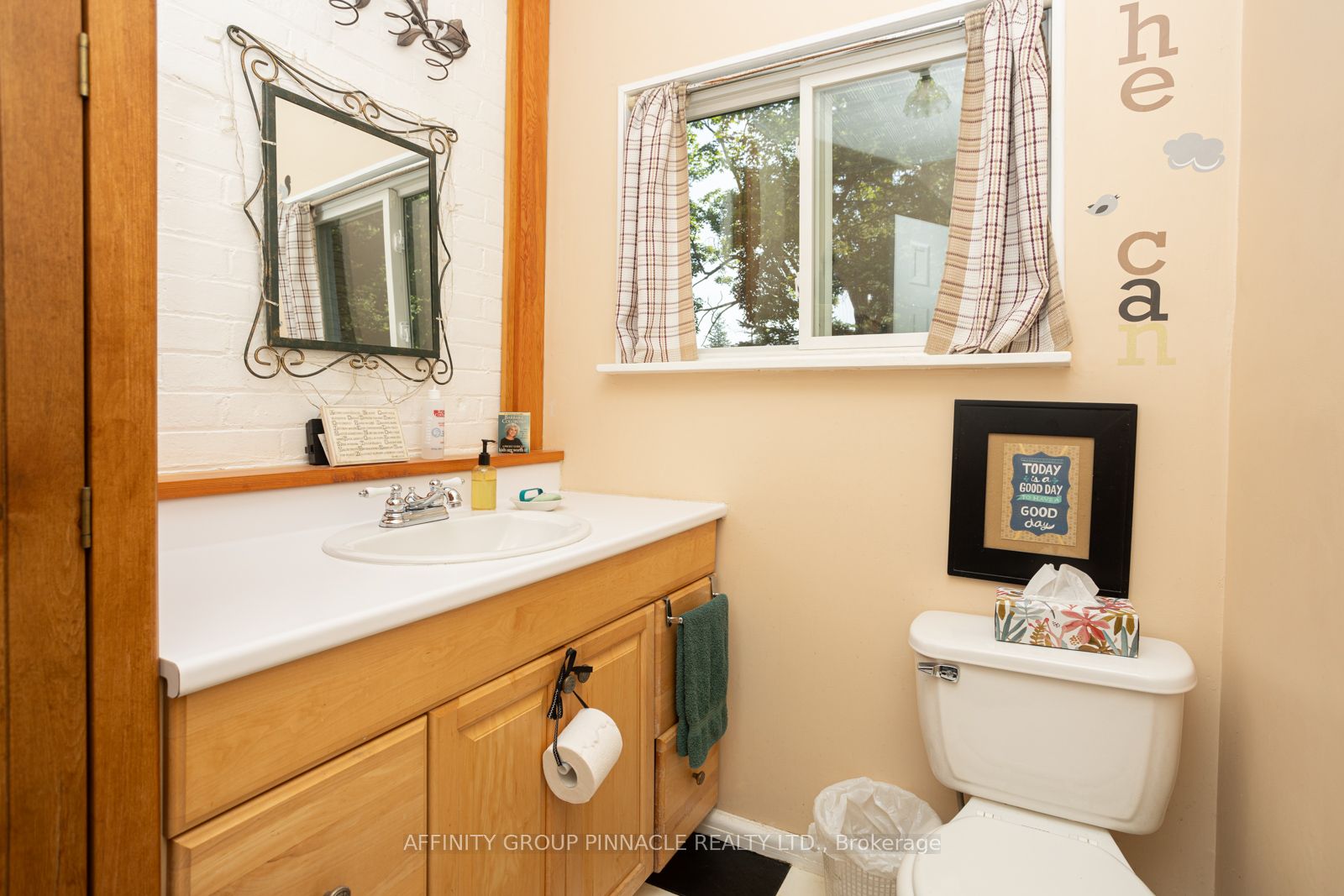 367 Bay St Property Photo 13