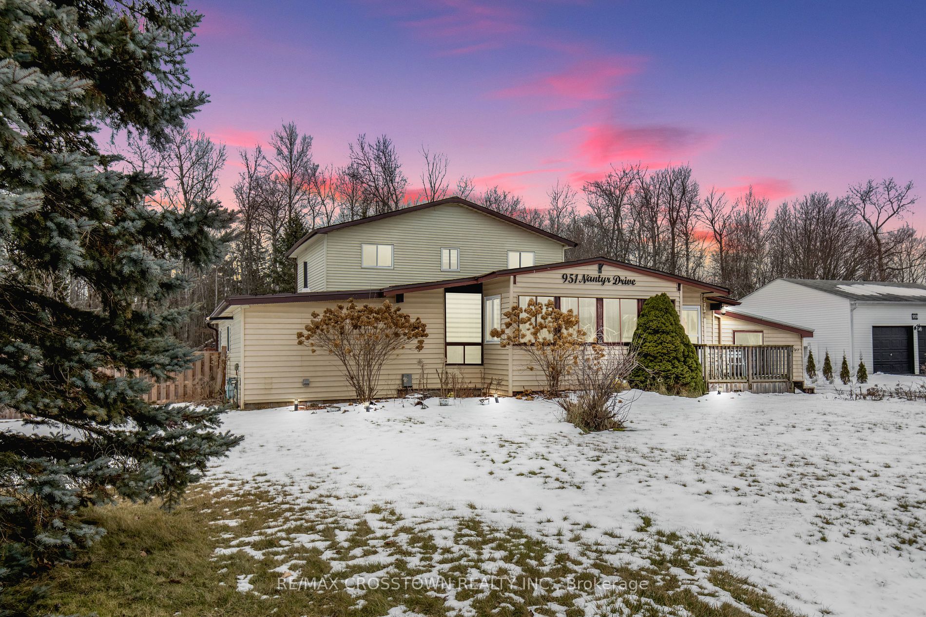 951 Nantyr Dr Property Photo 2