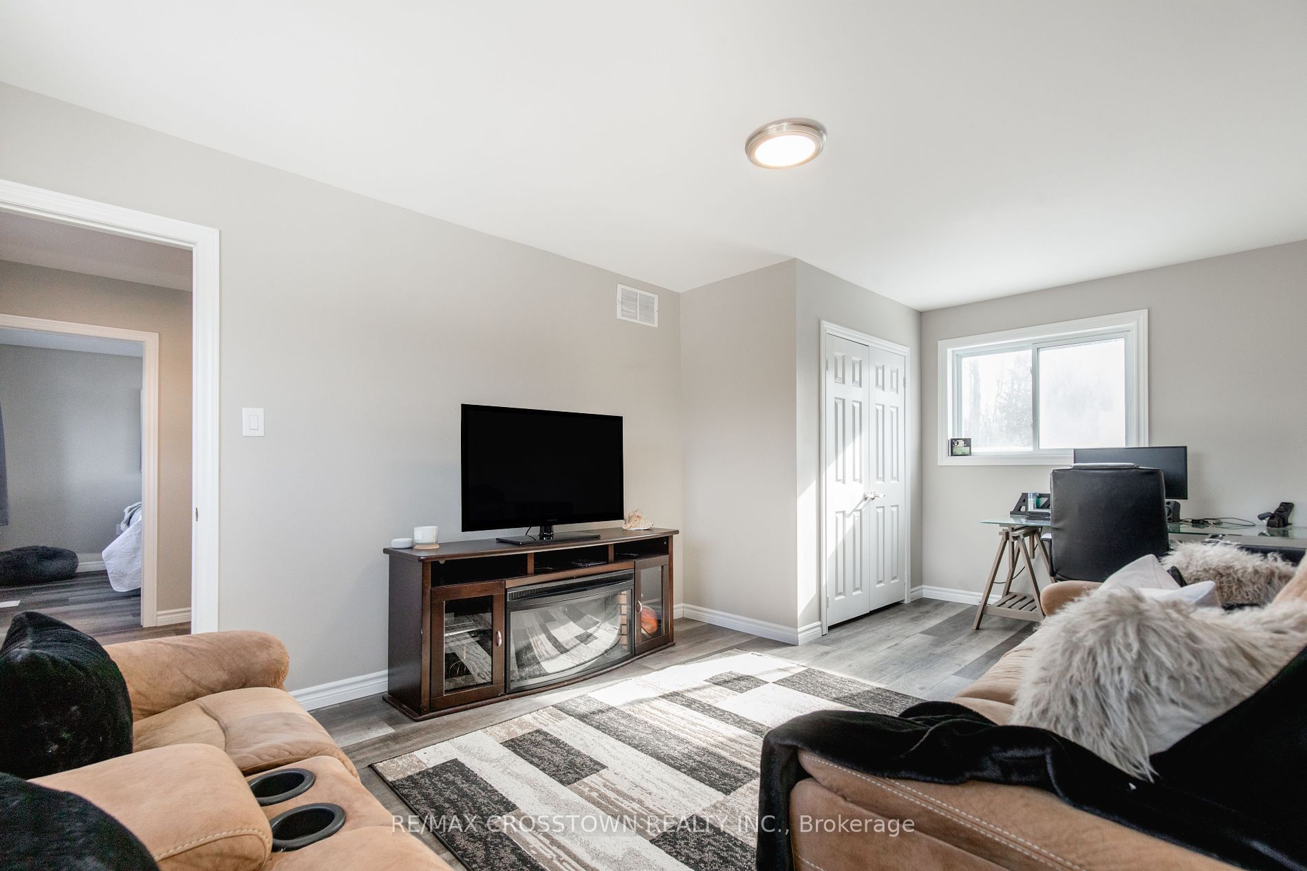 951 Nantyr Dr Property Photo 36