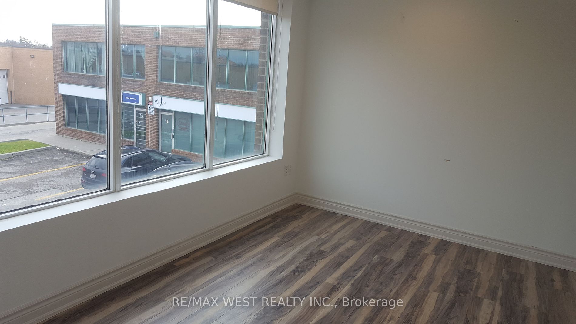 115 Woodstream Blvd Property Photo 2