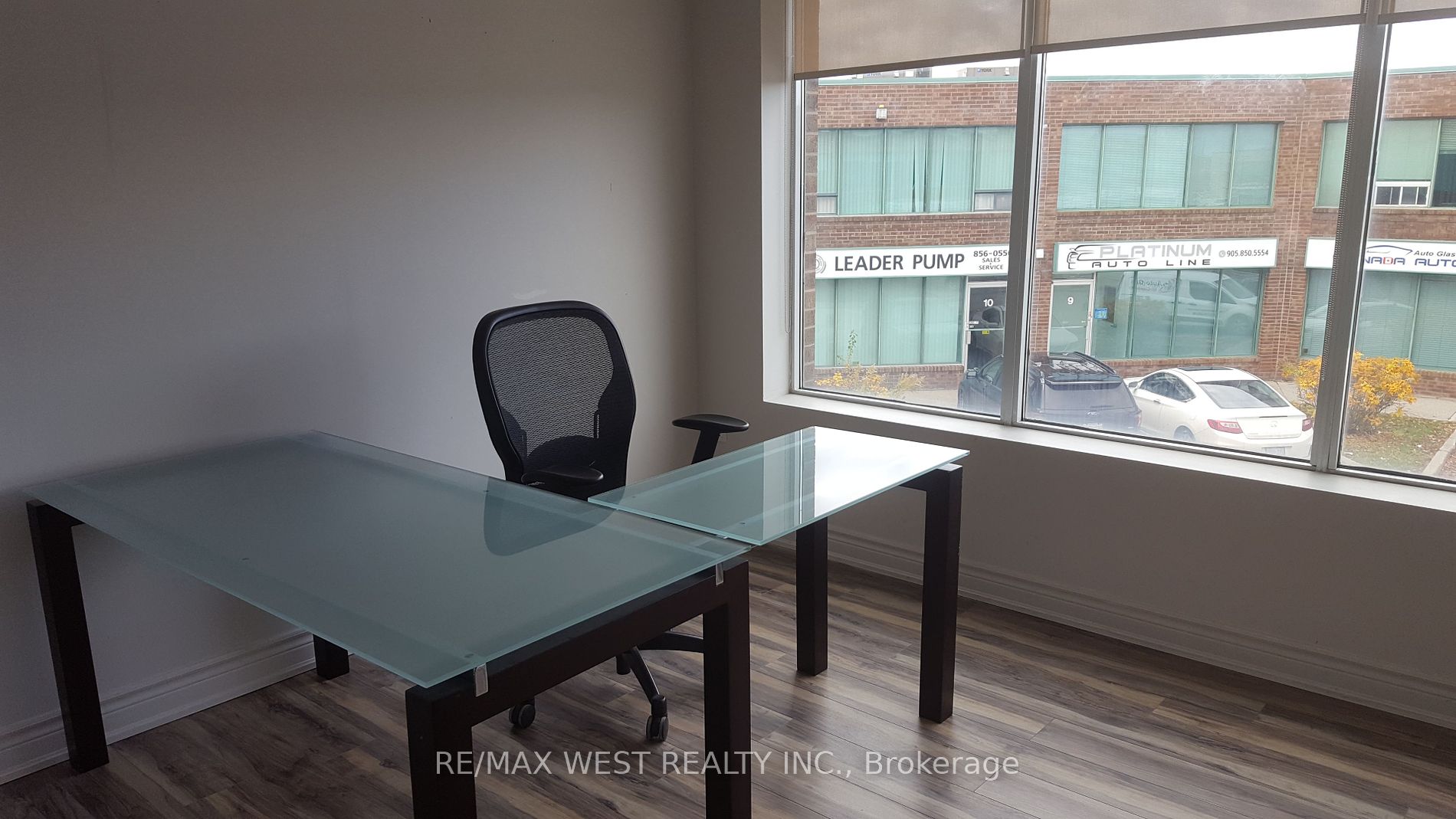 115 Woodstream Blvd Property Photo 4