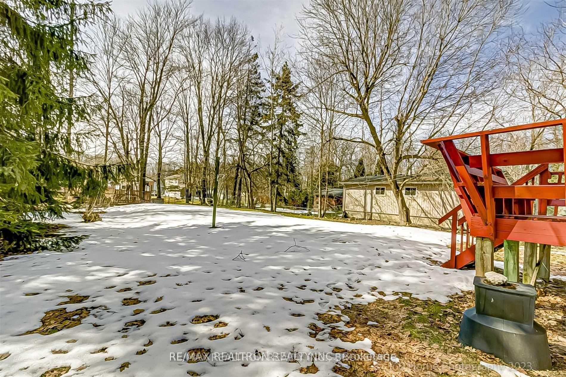 100 River Dr Property Photo 25