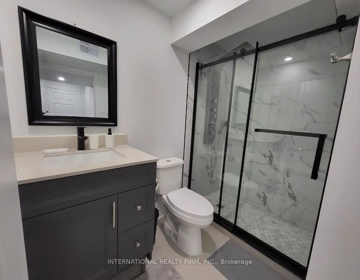35 Oakmoor Lane E Property Photo 8
