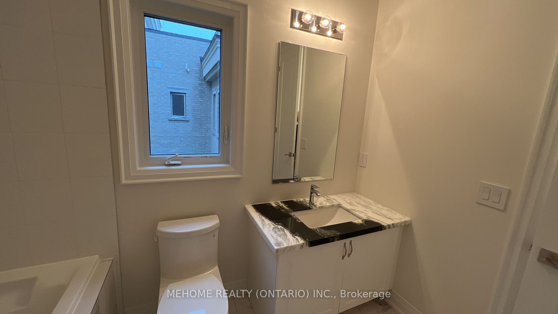 9410 Bayview Ave Property Photo 2