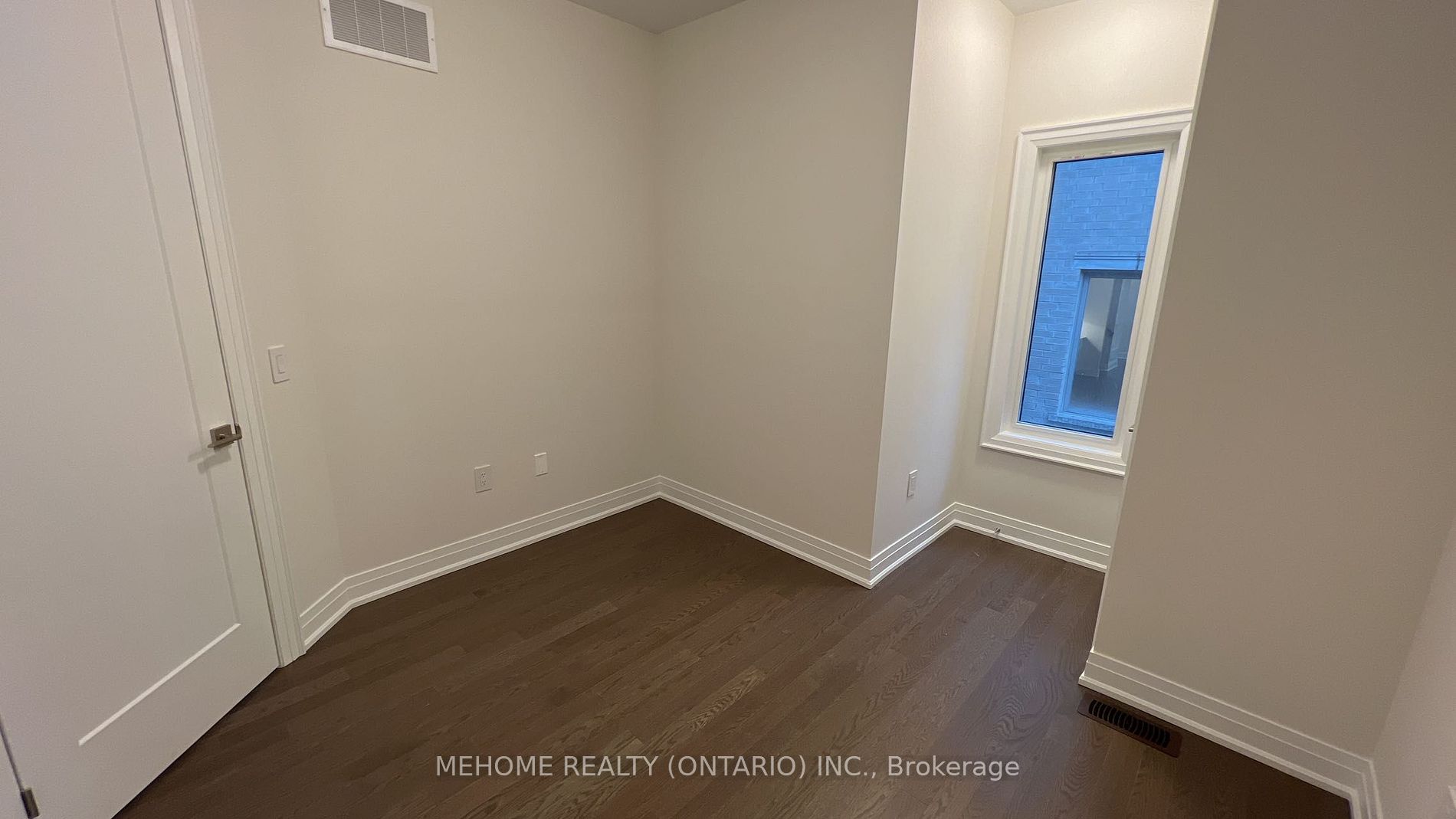 9410 Bayview Ave Property Photo 4