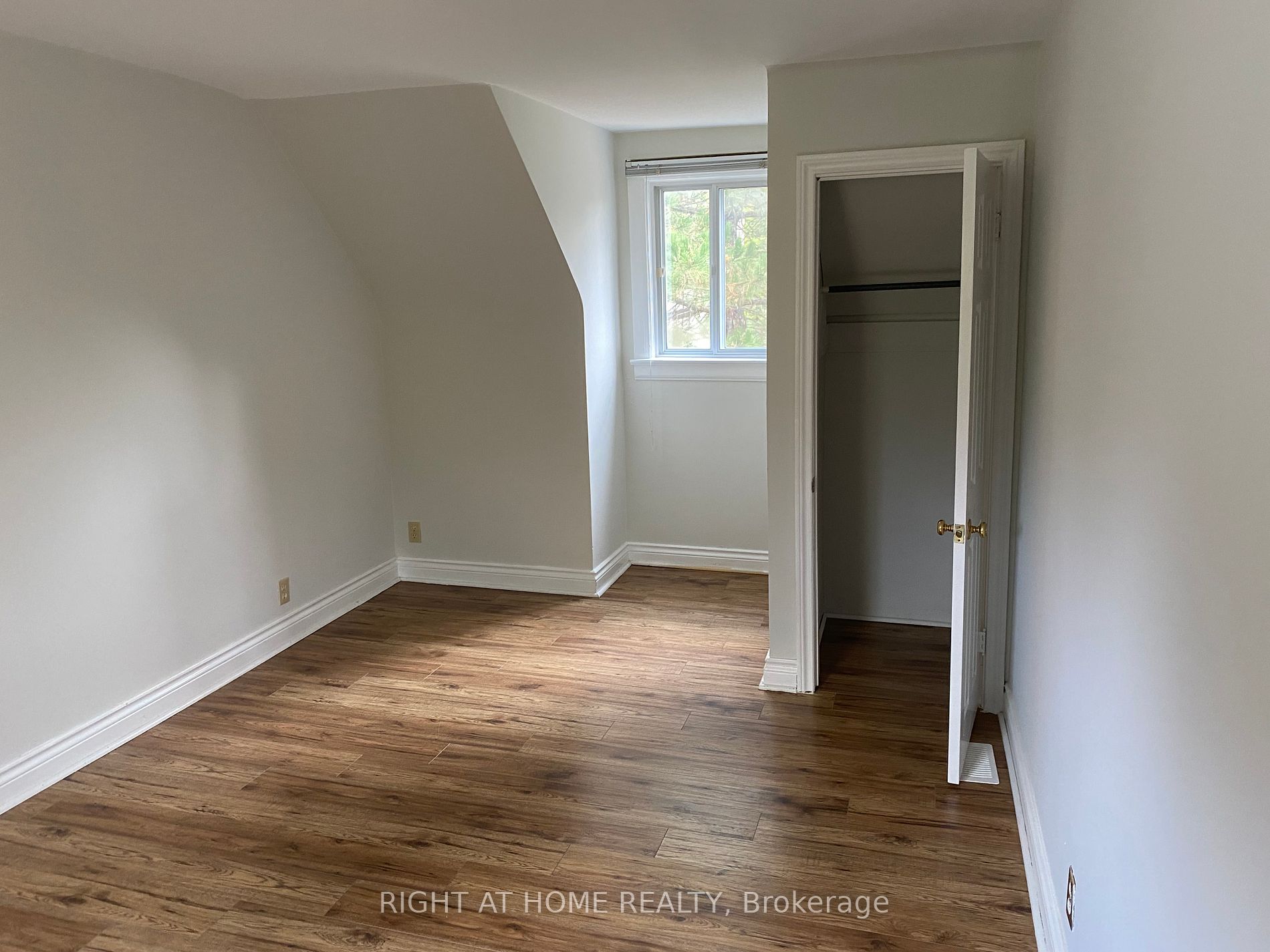 112 Baker Ave Property Photo 6