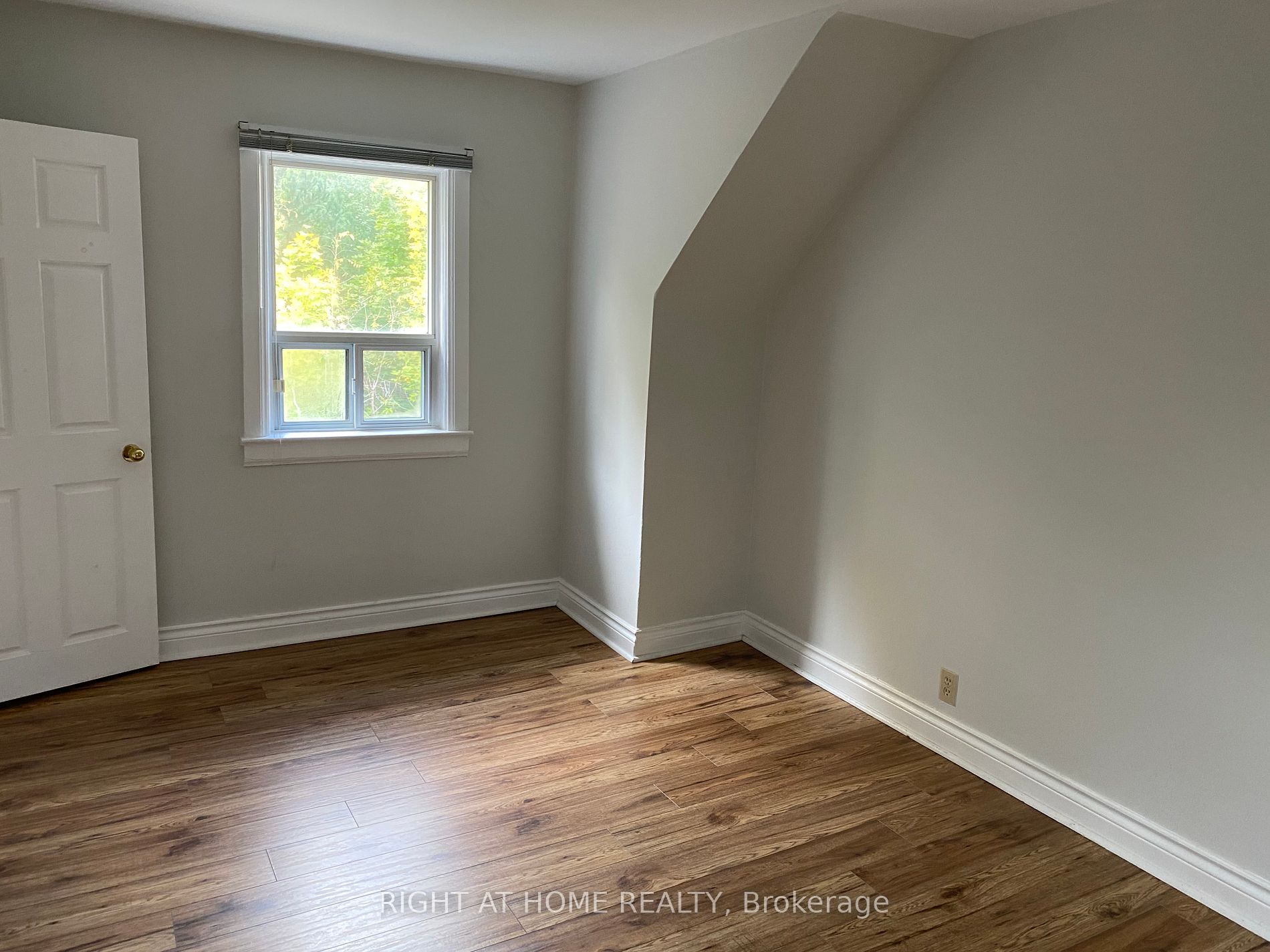 112 Baker Ave Property Photo 7